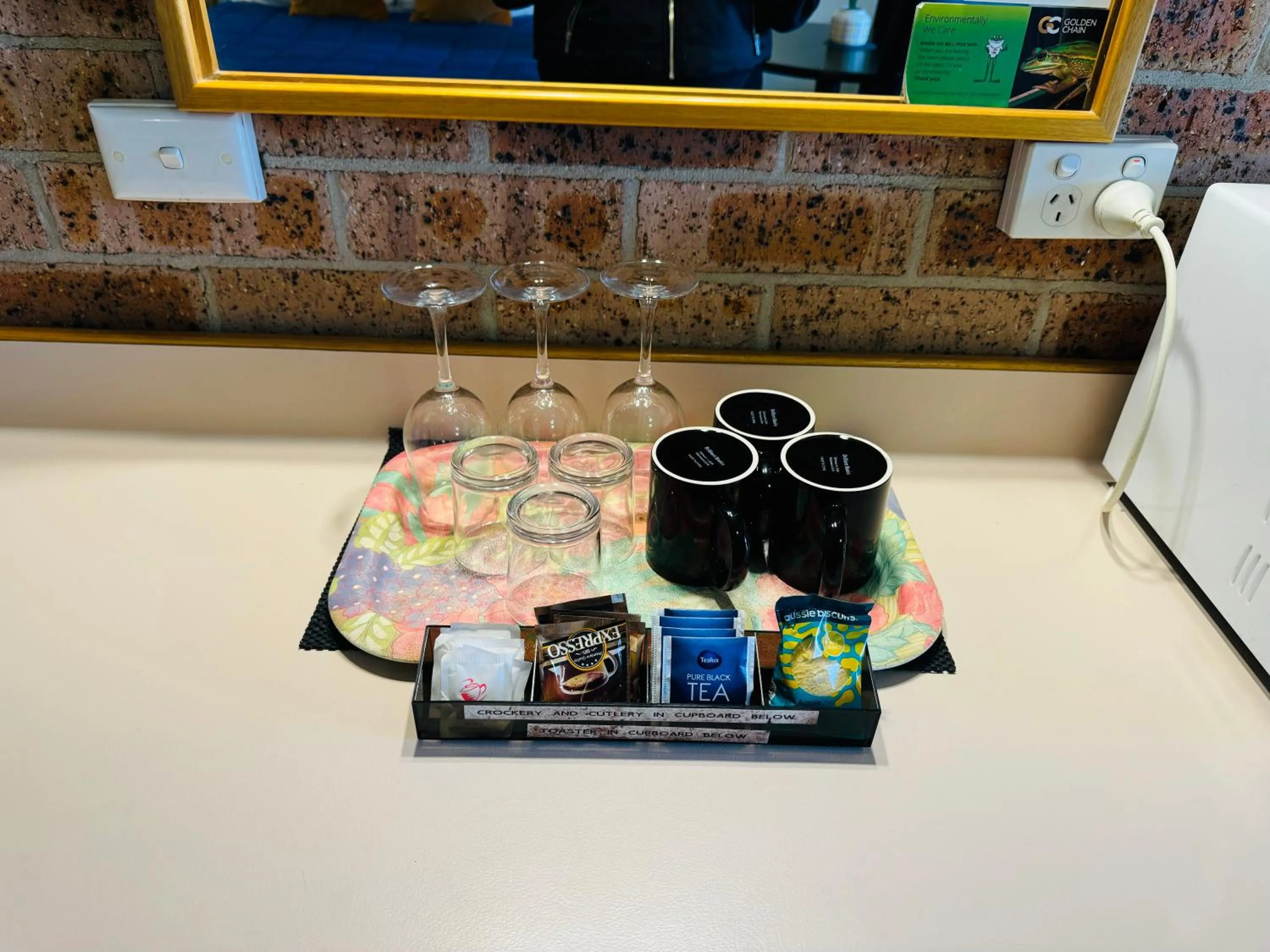 Kitchen or kitchenette in Town and Country Motor Inn