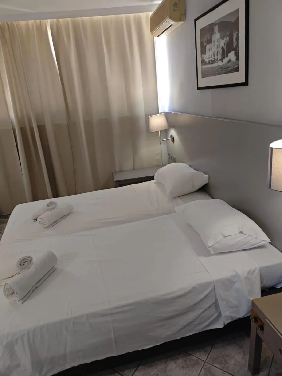 Triple Room with Balcony in Karis Hotel Triple Room with Balcony in Karis Hotel
