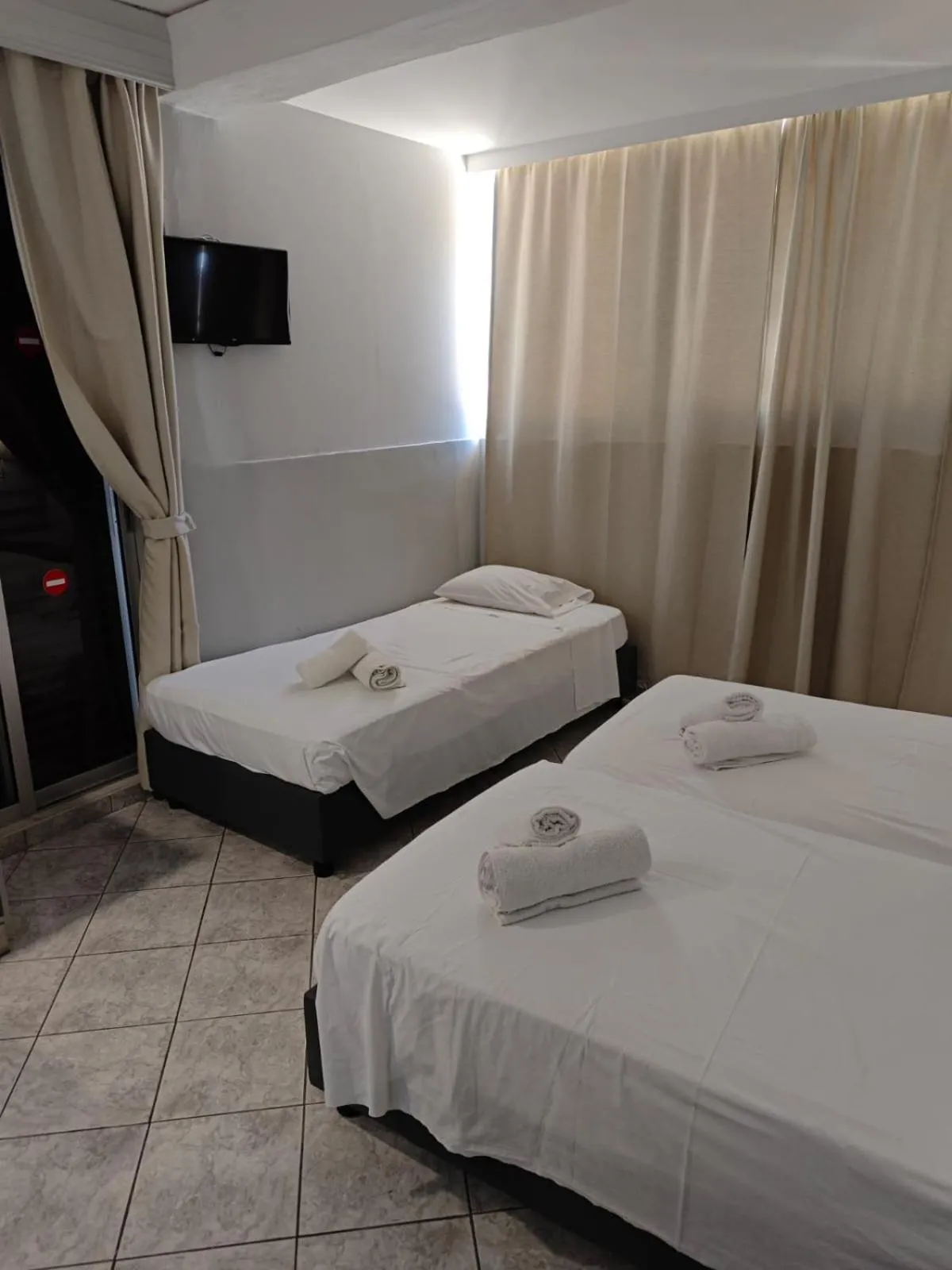 Karis Hotel