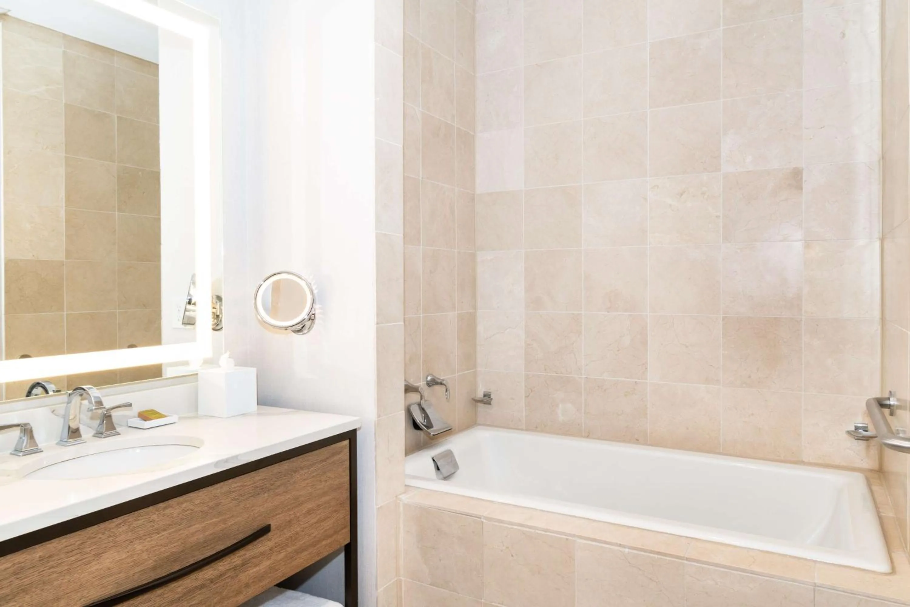 Bathroom in Hilton Columbus/Polaris