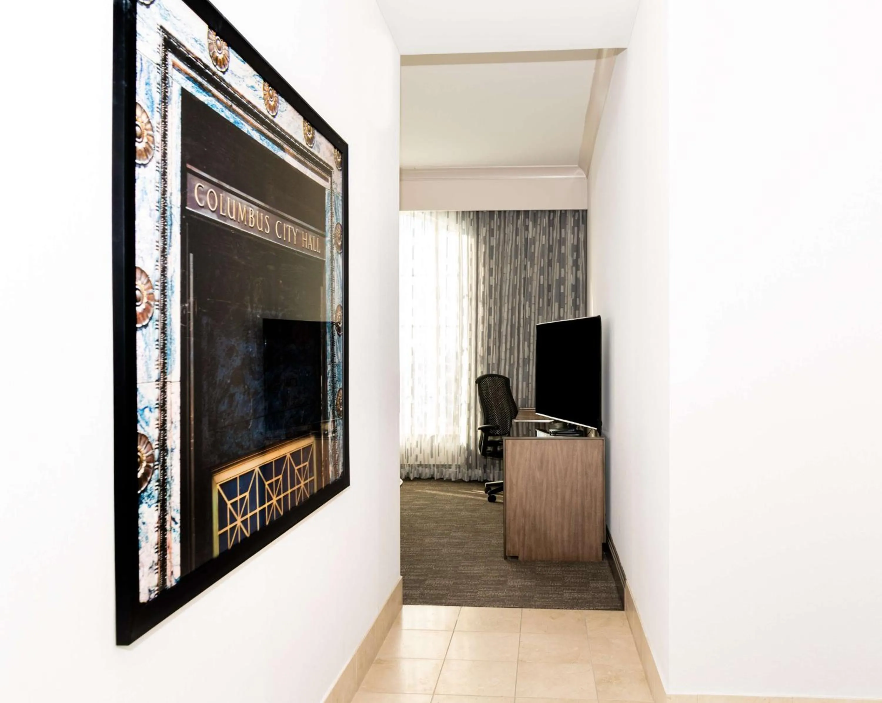 Bedroom in Hilton Columbus/Polaris