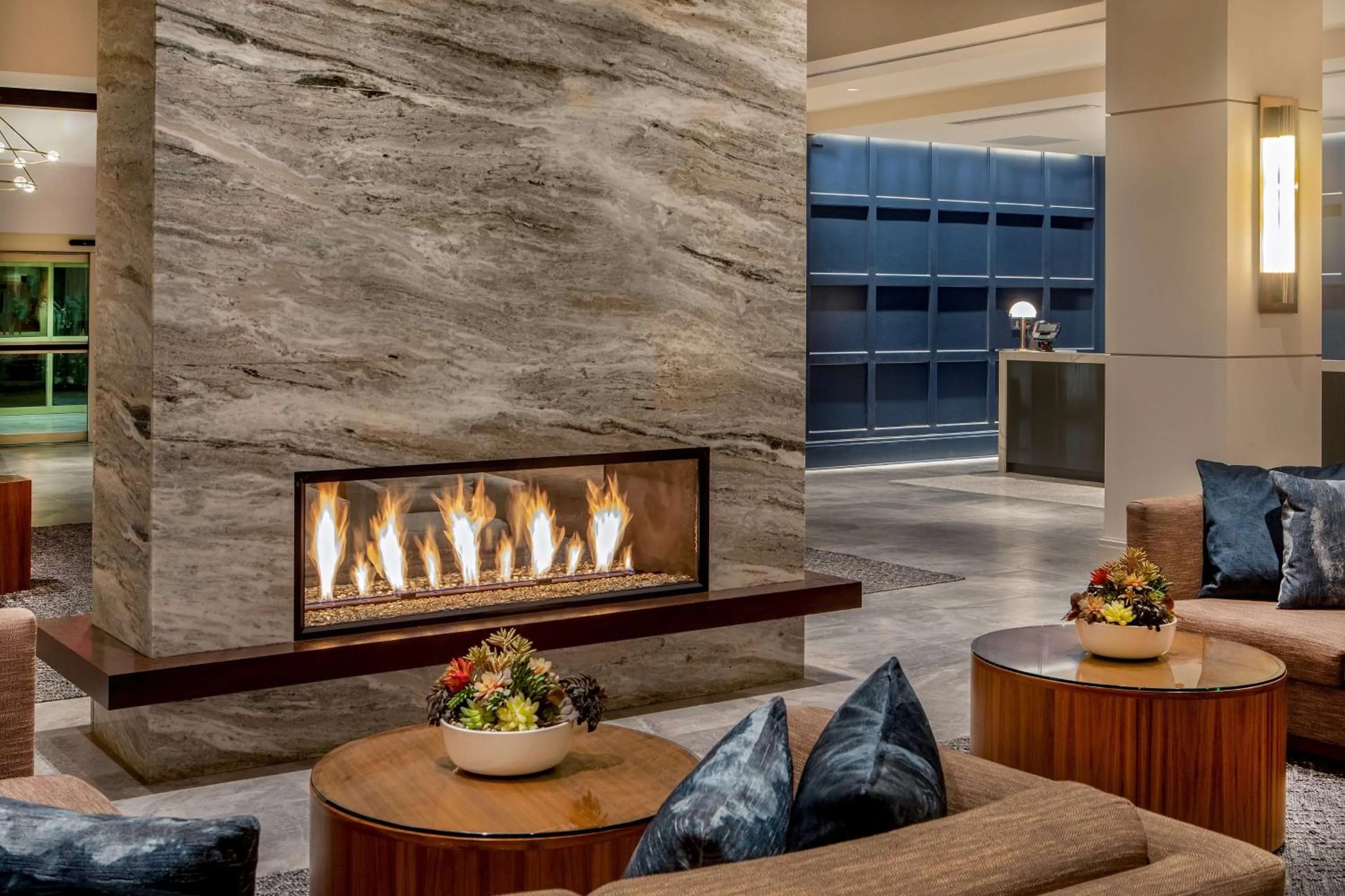 Lobby or reception in Hilton Columbus/Polaris