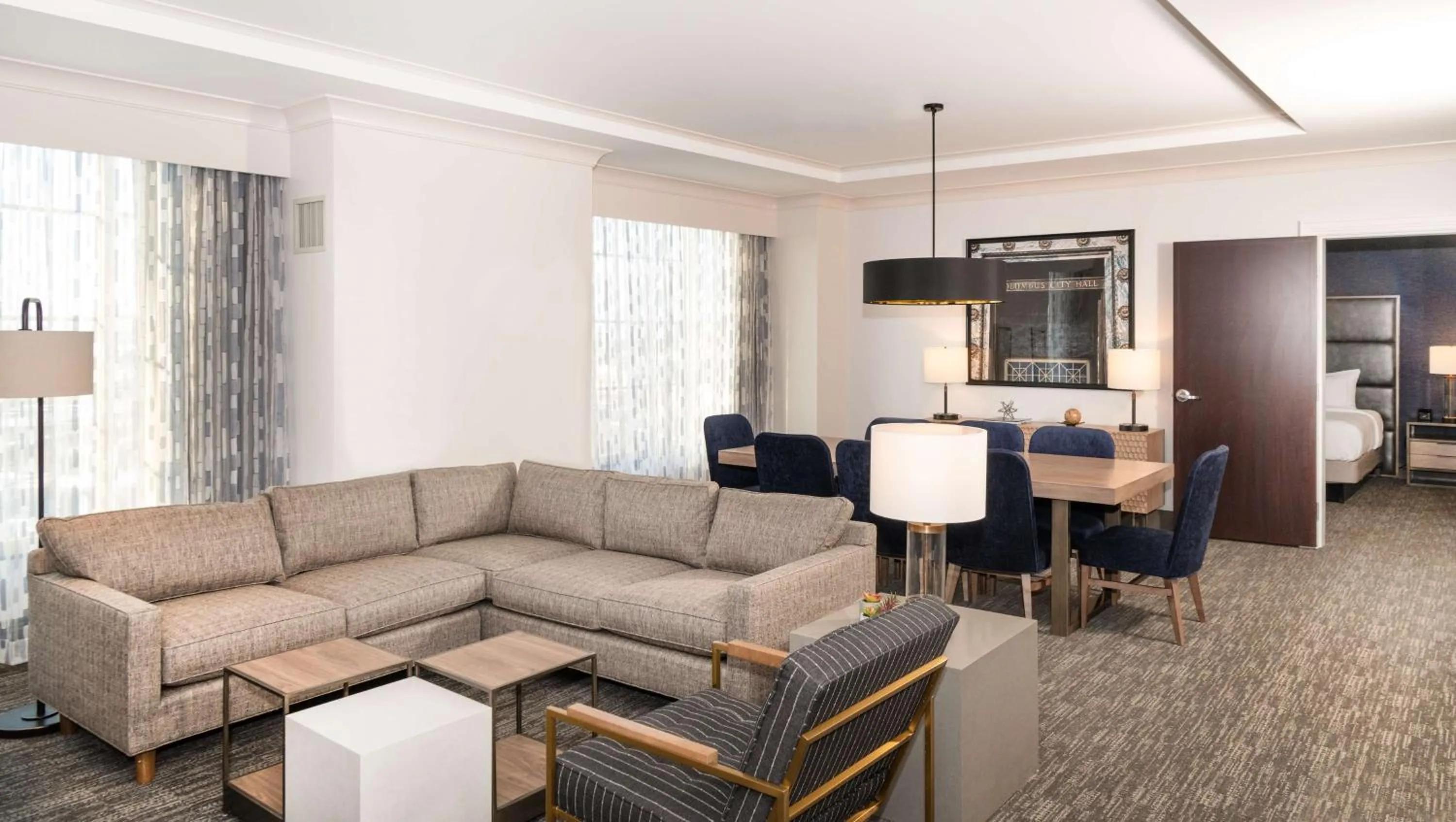 Living room in Hilton Columbus/Polaris