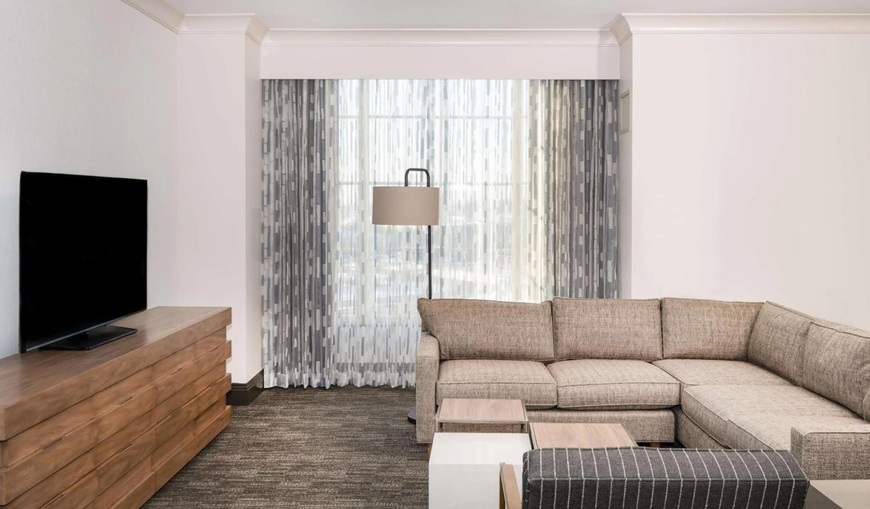 Living room in Hilton Columbus/Polaris