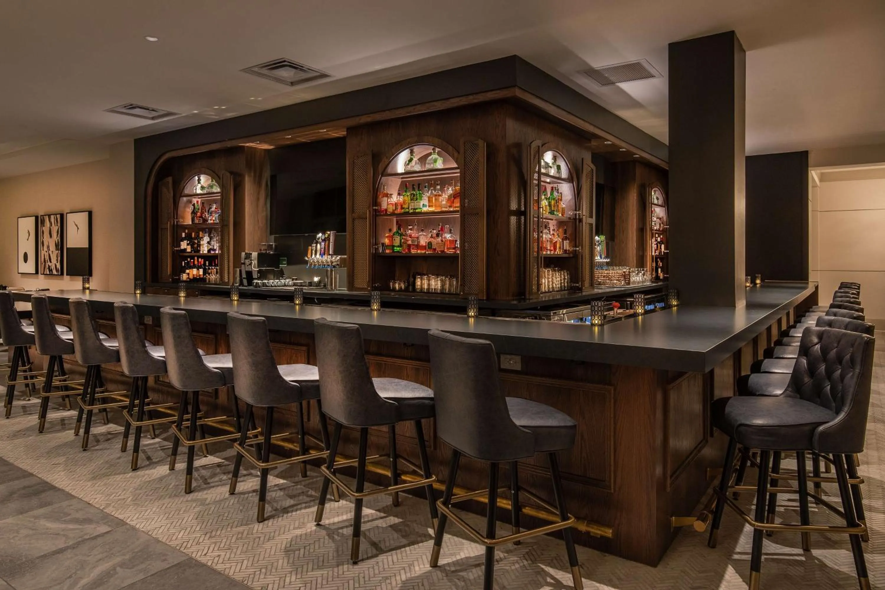 Lounge or bar in Hilton Columbus/Polaris