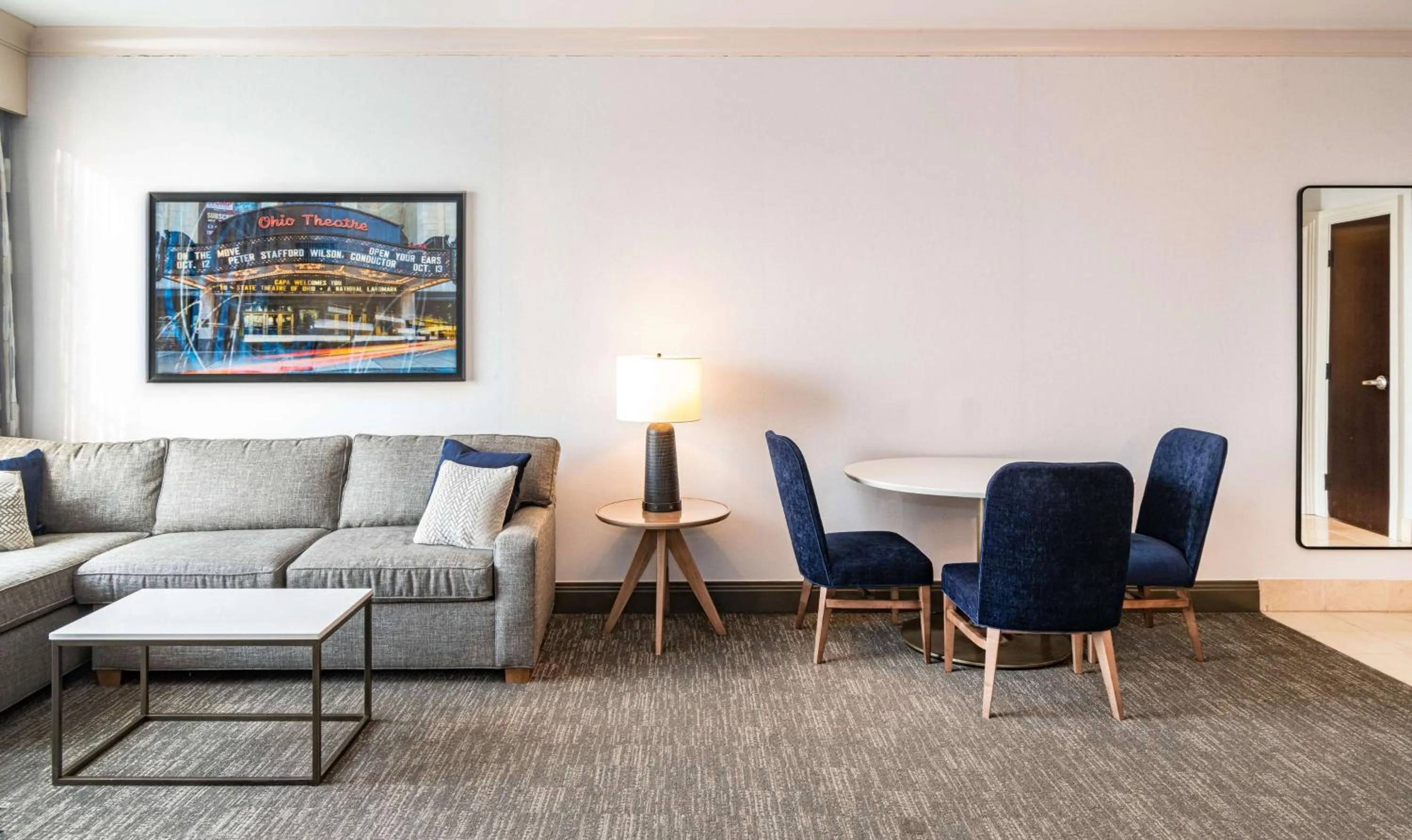 Living room in Hilton Columbus/Polaris