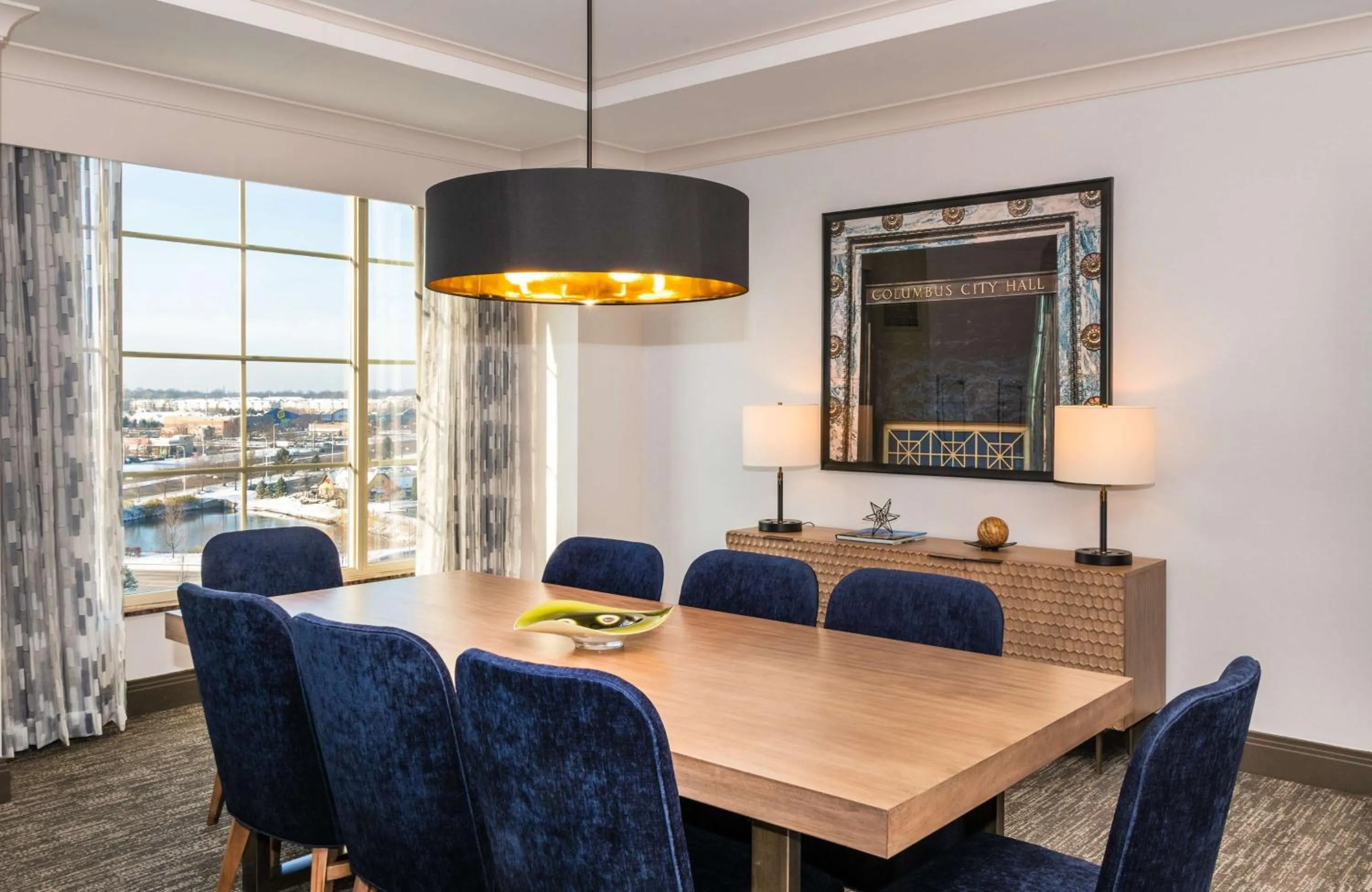 Living room in Hilton Columbus/Polaris