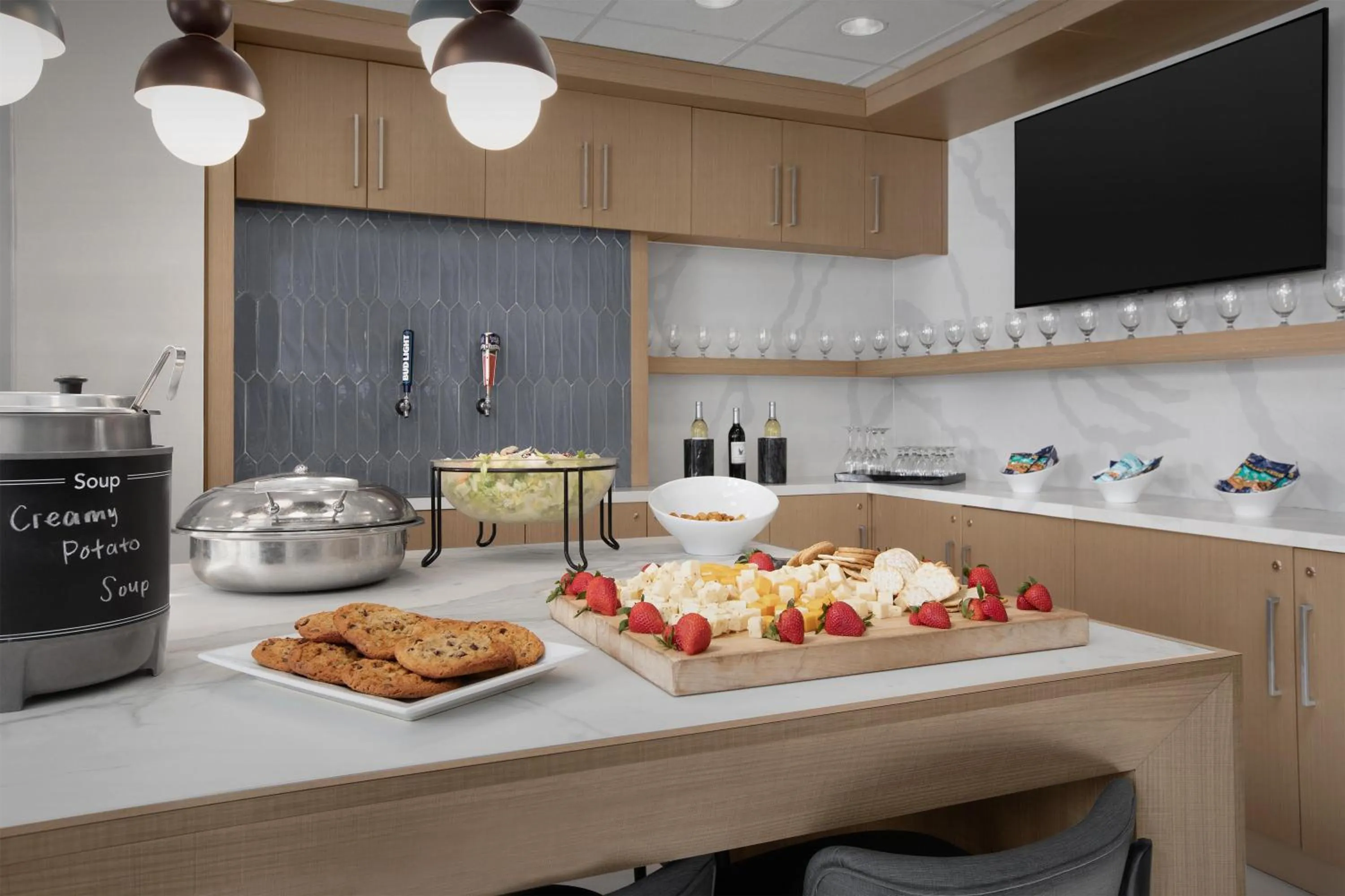 Dining area in Homewood Suites by Hilton Colorado Springs North USAFA