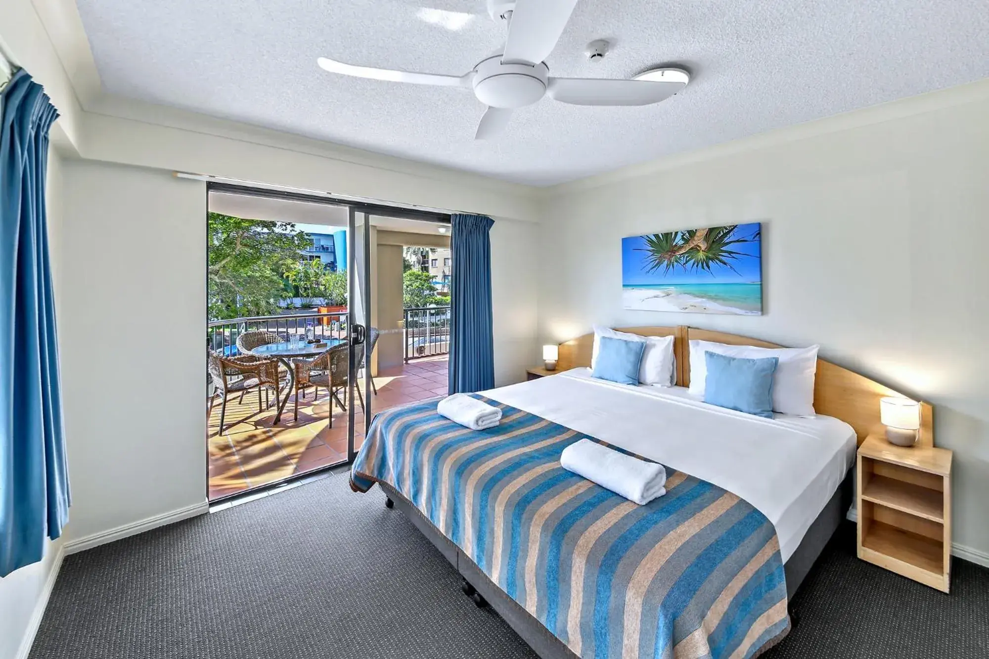 Large One Bedroom Apartment - Wheelchair Friendly in Belaire Place Motel Apartments Large One Bedroom Apartment - Wheelchair Friendly in Belaire Place Motel Apartments