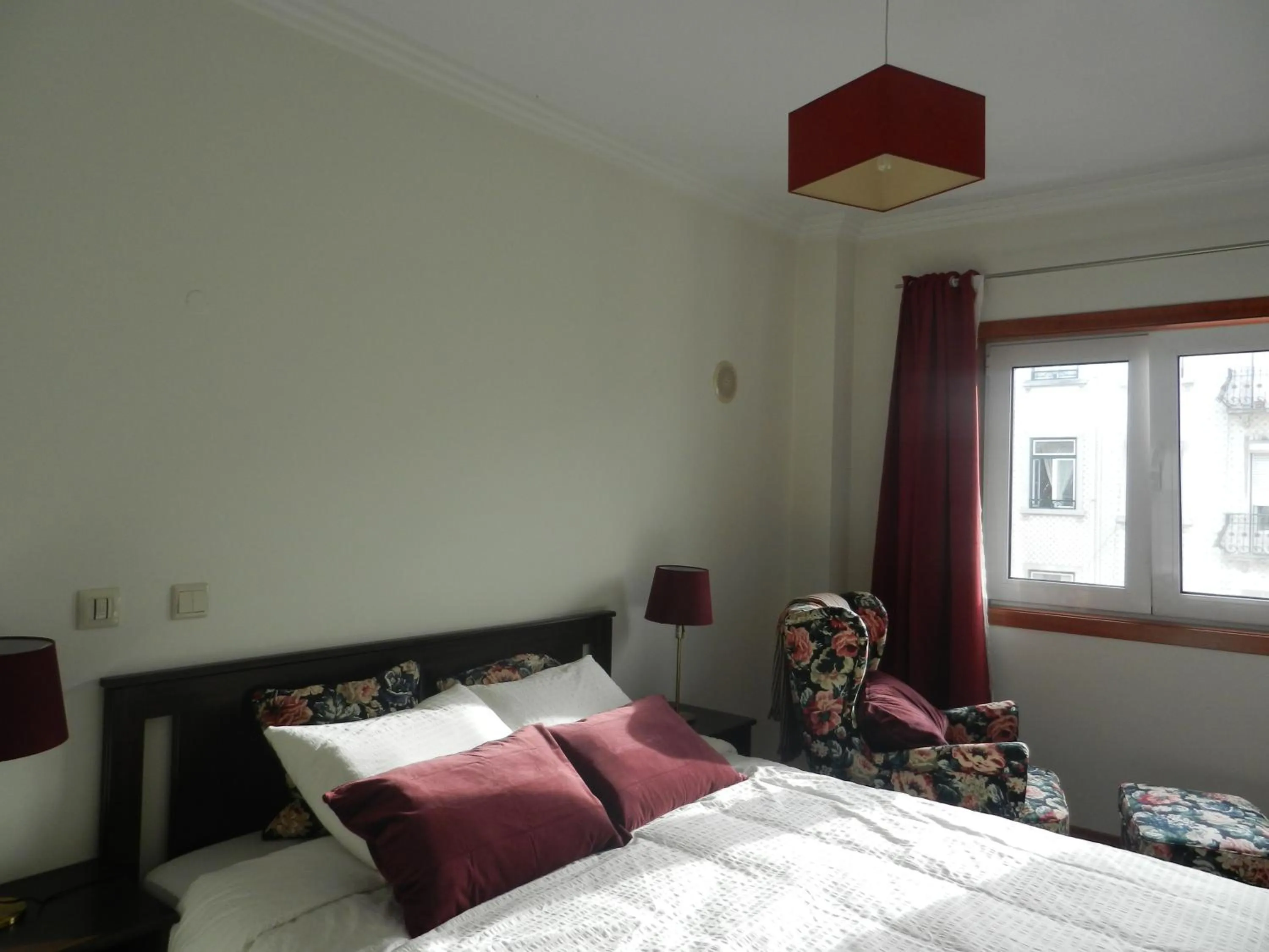Photo of the whole room, Bed in luxury lisbon apartment T2