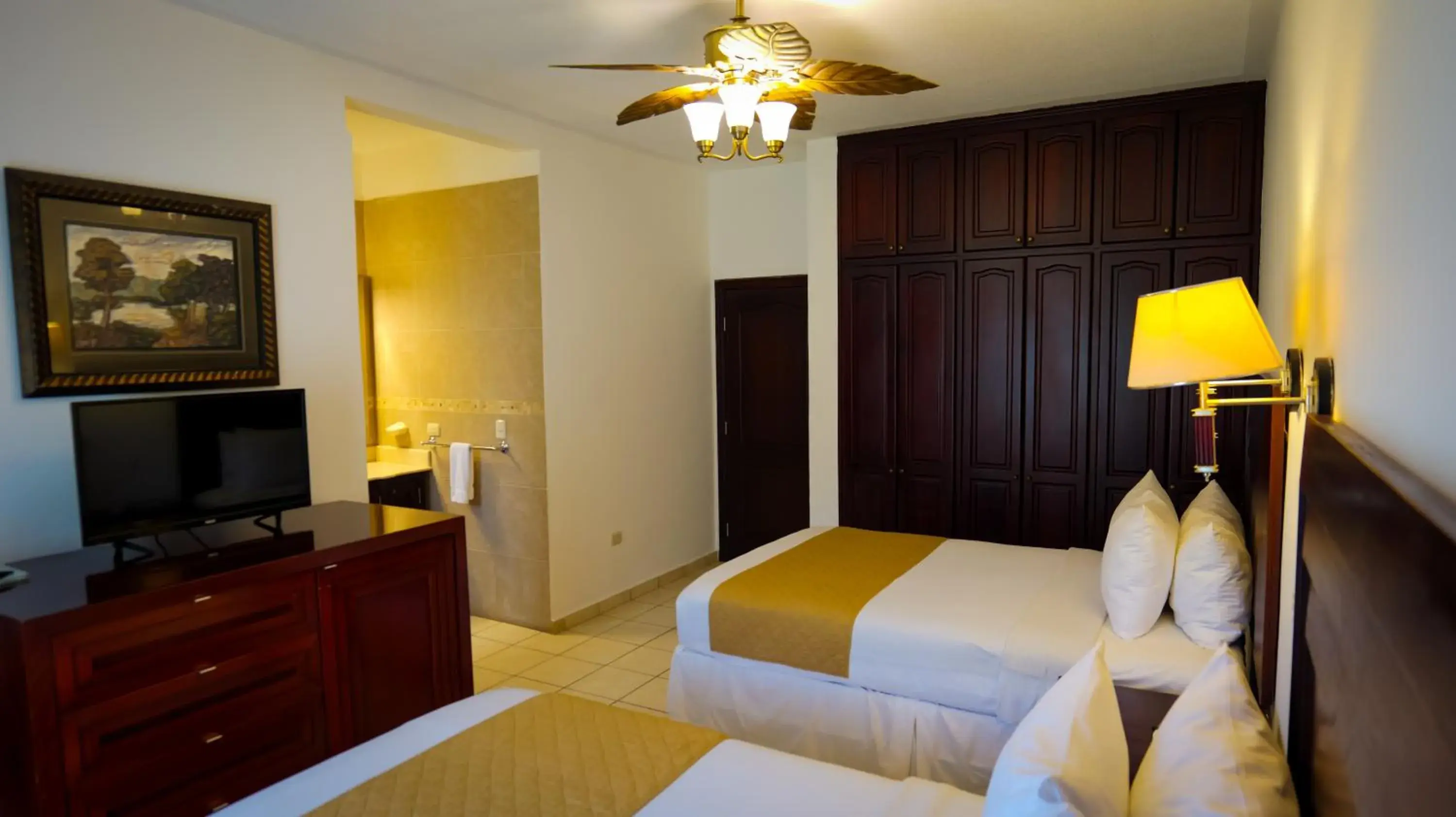 Luxury Quadruple Room in La Ensenada Beach Resort Luxury Quadruple Room in La Ensenada Beach Resort