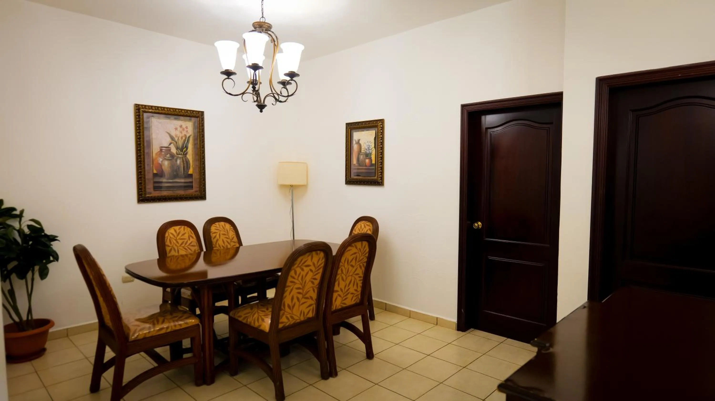 Dining area in La Ensenada Beach Resort
