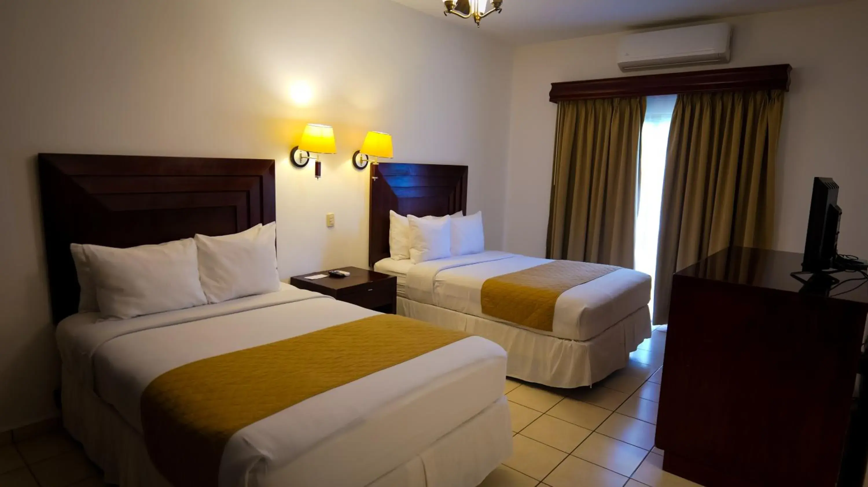 Premium Quadruple Room in La Ensenada Beach Resort Premium Quadruple Room in La Ensenada Beach Resort
