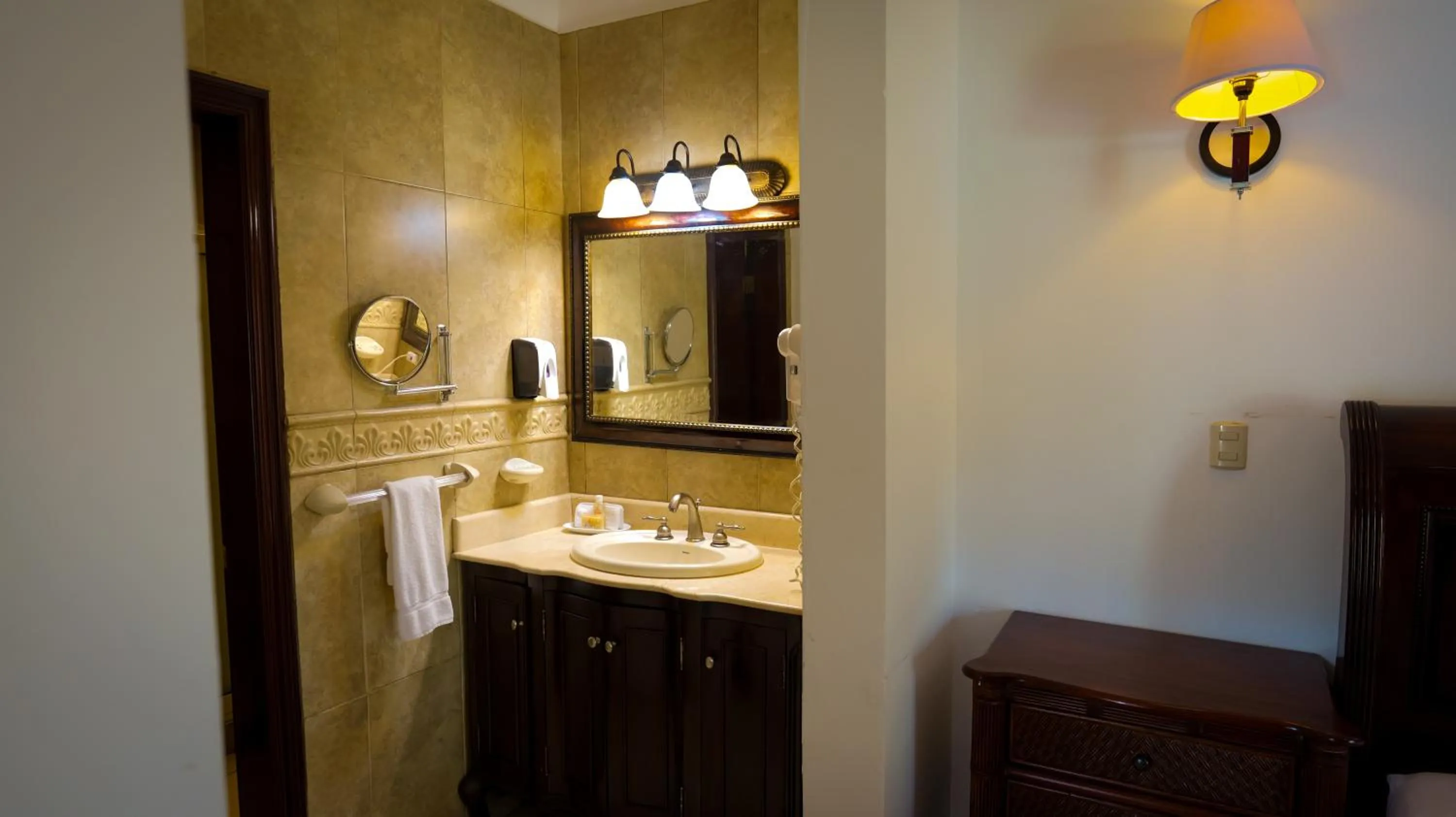 Bathroom in La Ensenada Beach Resort