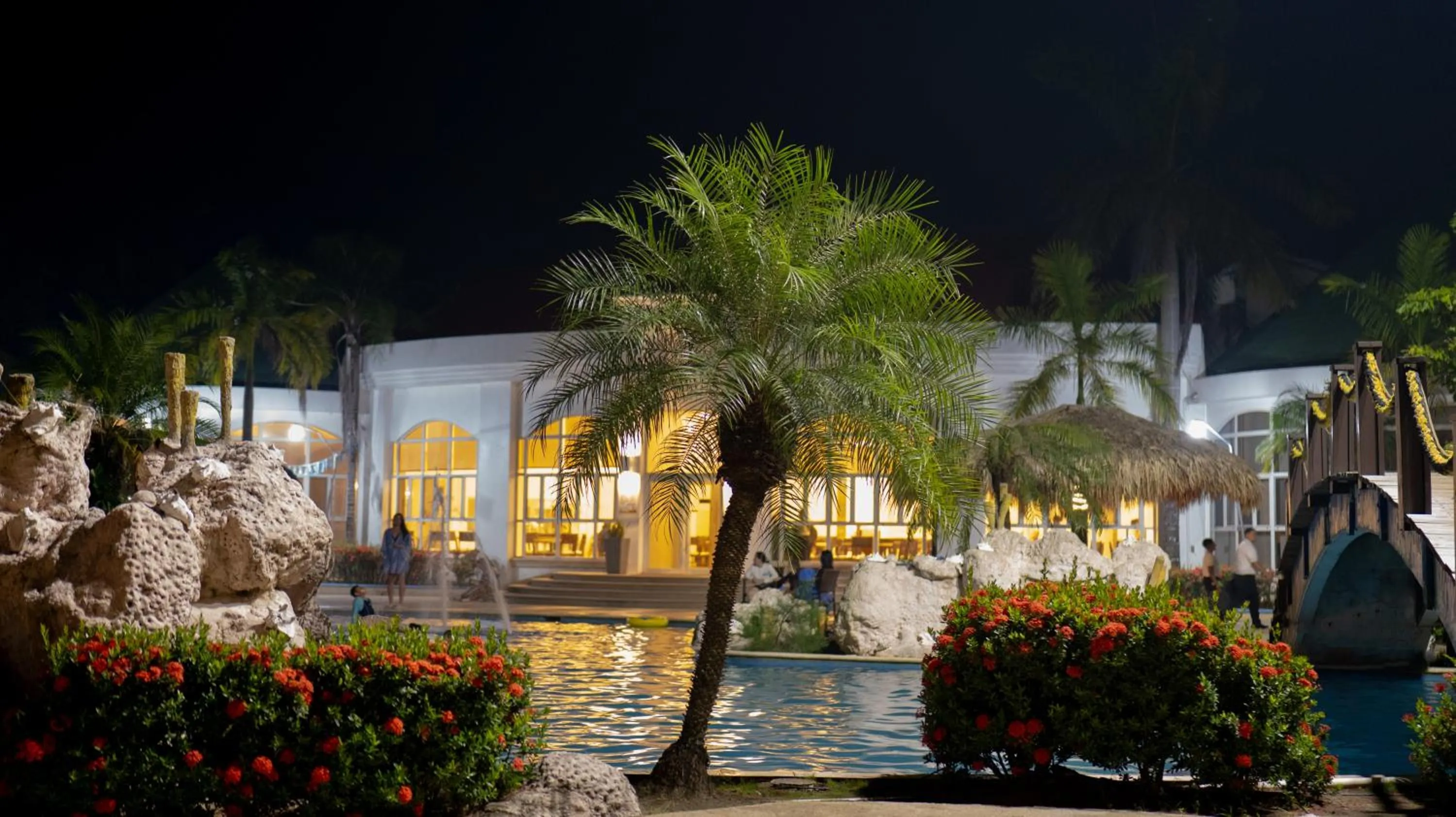 Night in La Ensenada Beach Resort