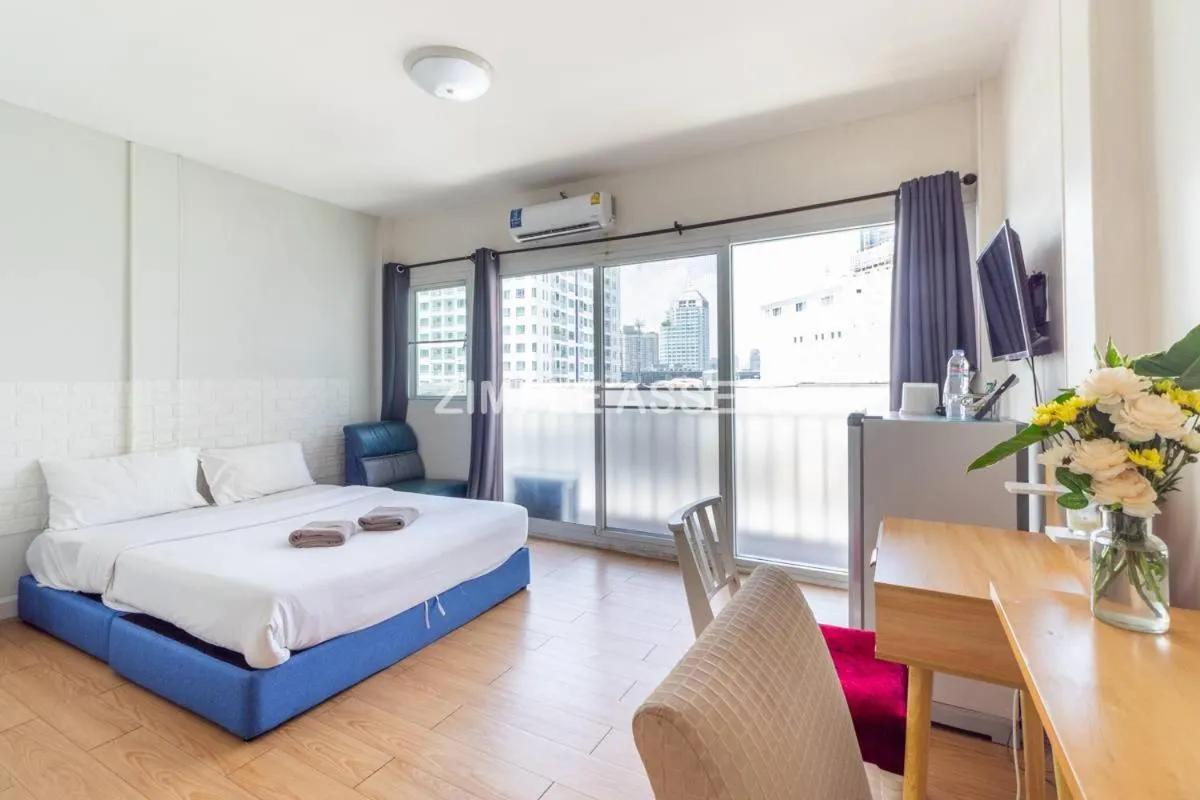 Bed in Tim Place - BTS Phra Khanong