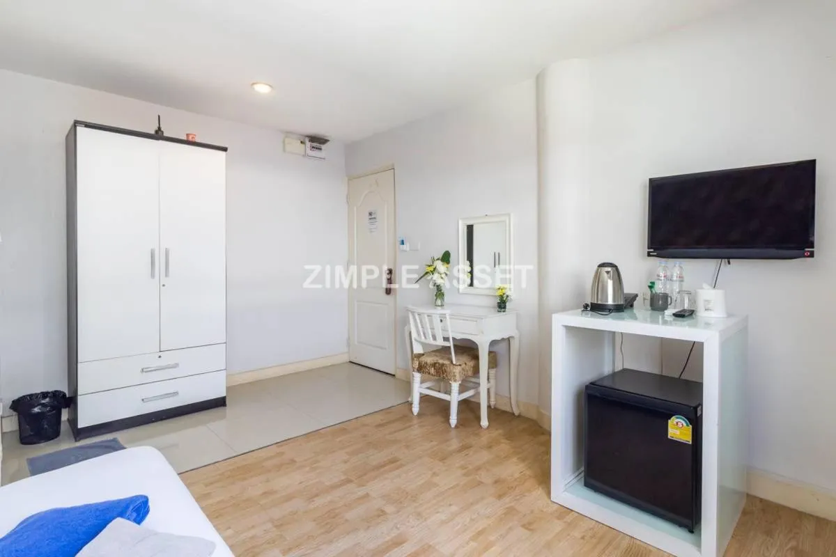 Bed in Tim Place - BTS Phra Khanong