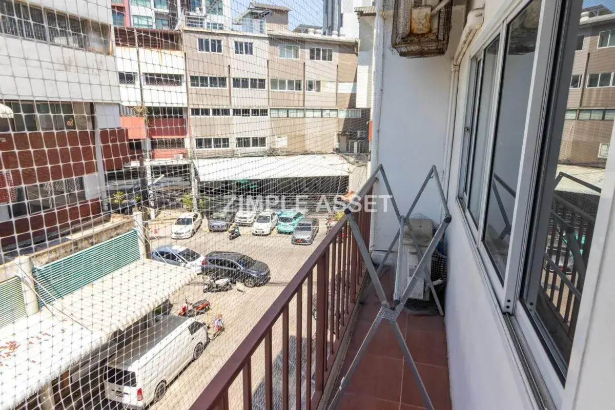 Property building in Tim Place - BTS Phra Khanong Property building in Tim Place - BTS Phra Khanong