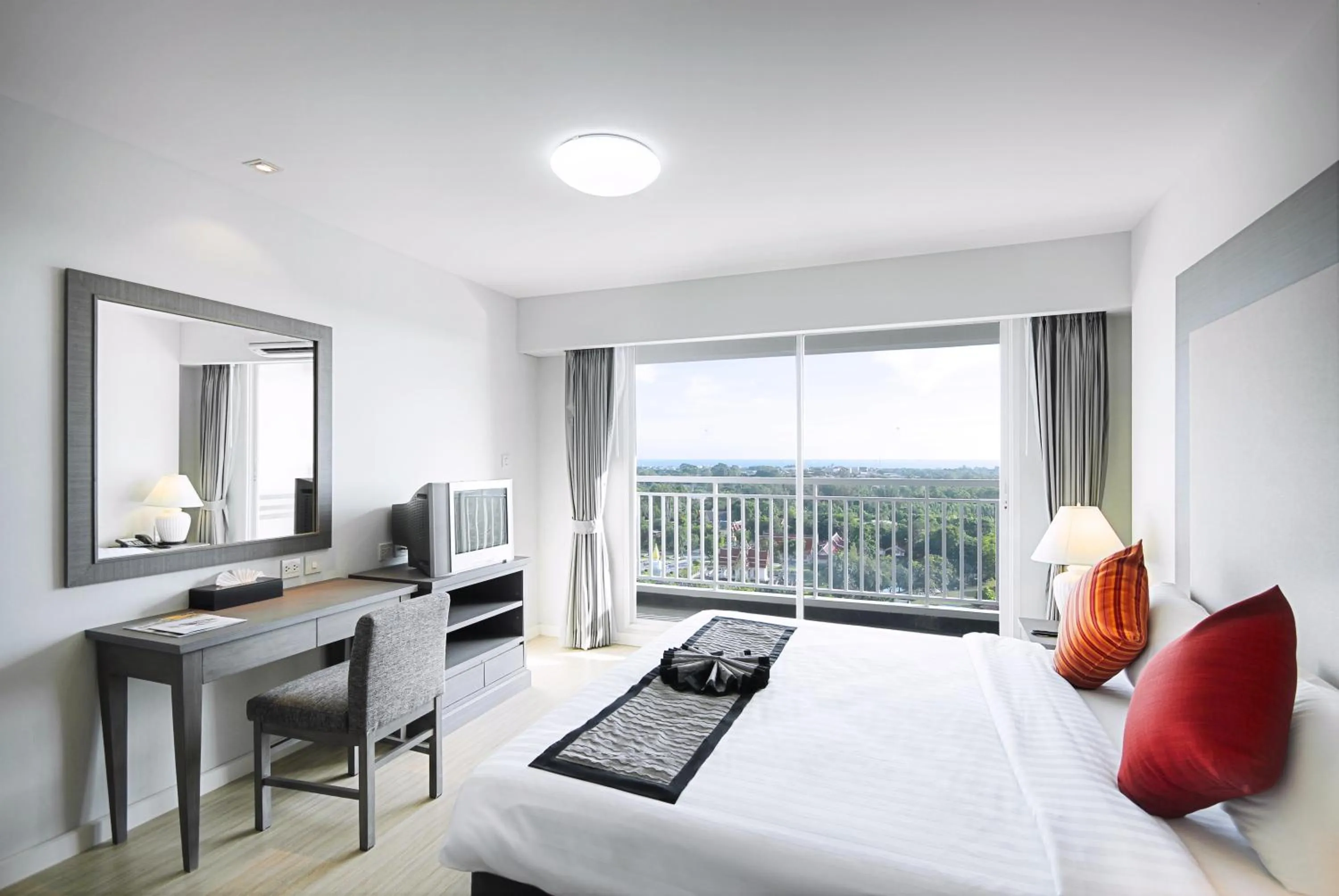 Bedroom, Bed in Classic Kameo Hotel & Serviced Apartment, Rayong