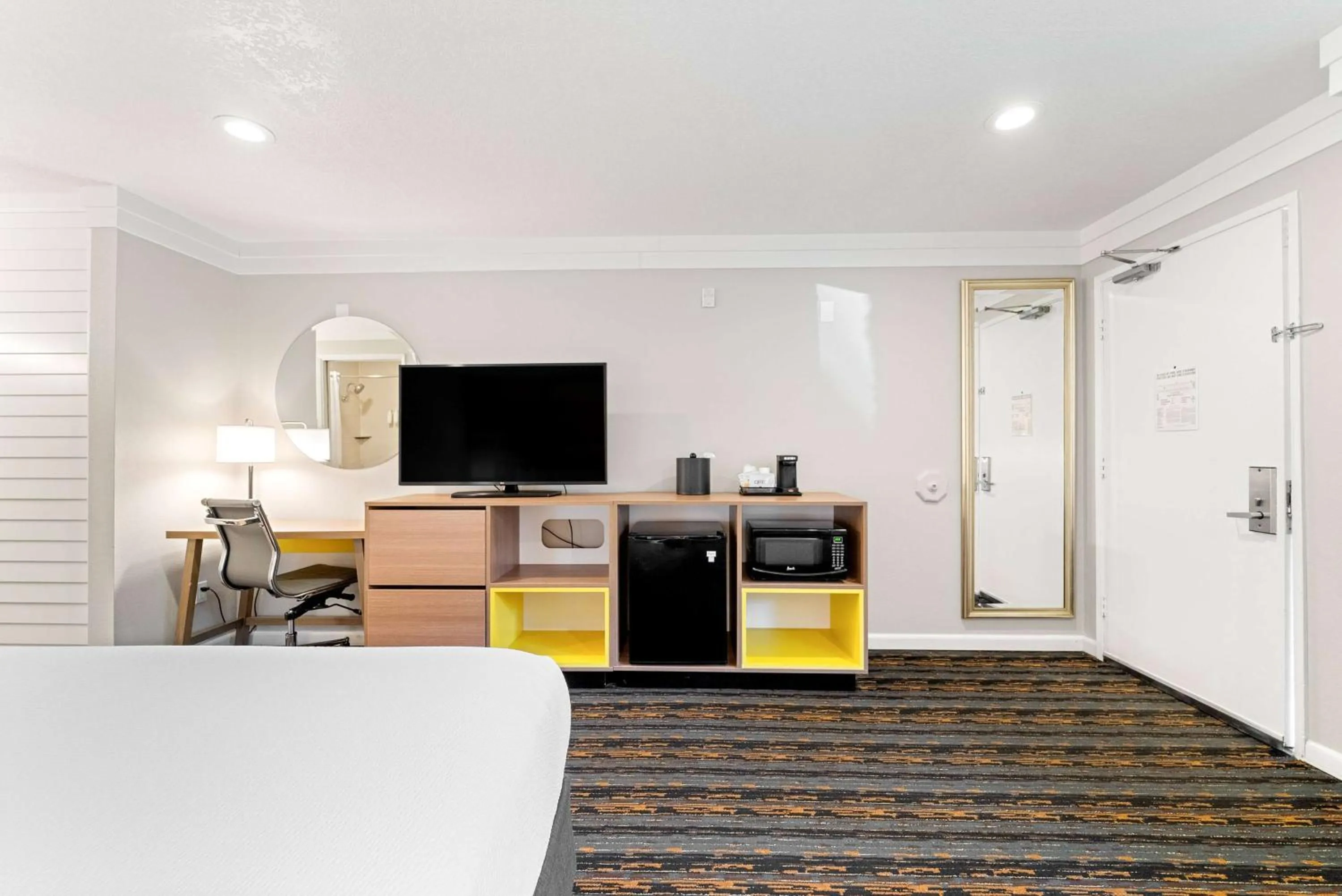 Photo of the whole room in Days Inn by Wyndham San Diego Hotel Circle