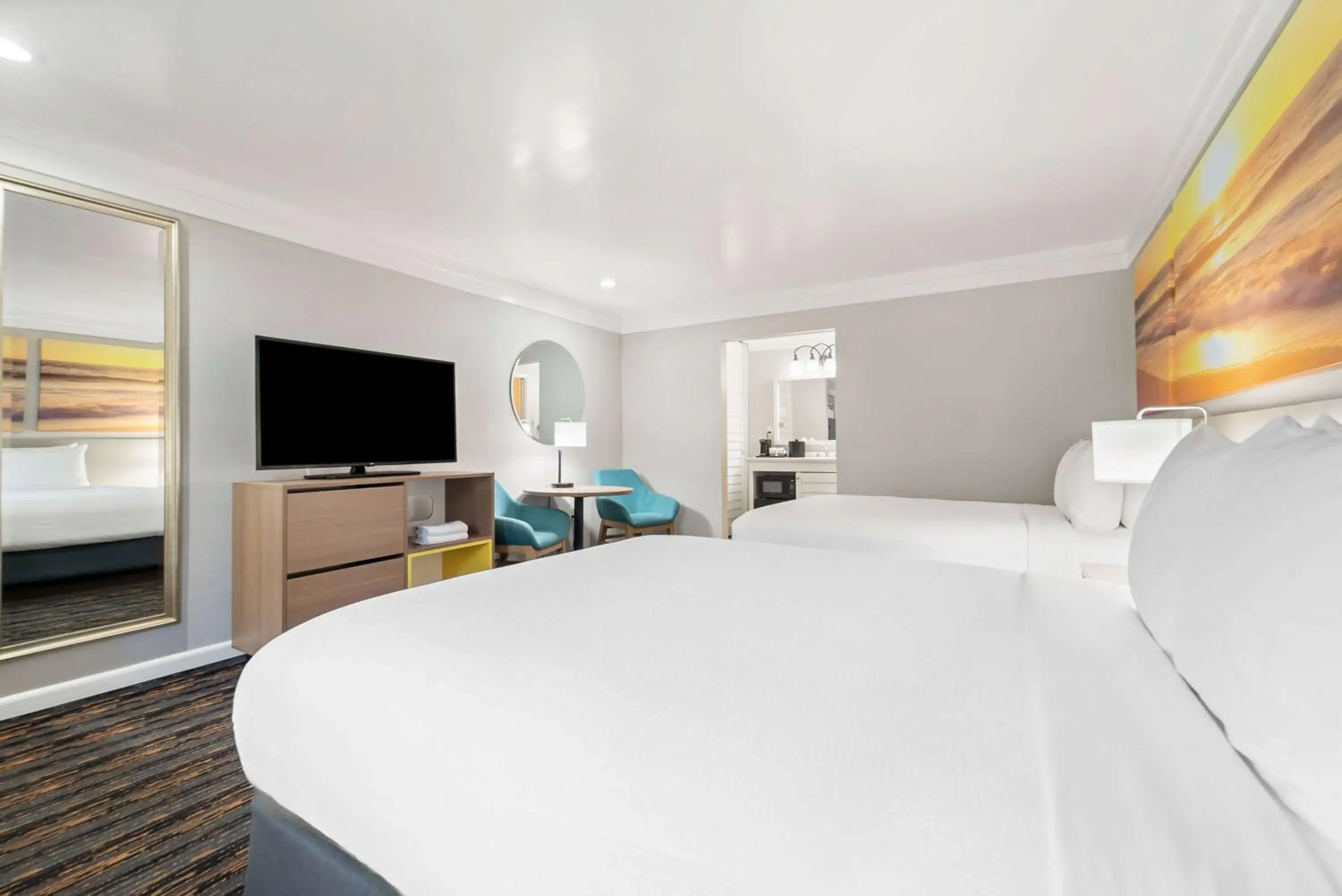 Photo of the whole room, Bed in Days Inn by Wyndham San Diego Hotel Circle Photo of the whole room, Bed in Days Inn by Wyndham San Diego Hotel Circle