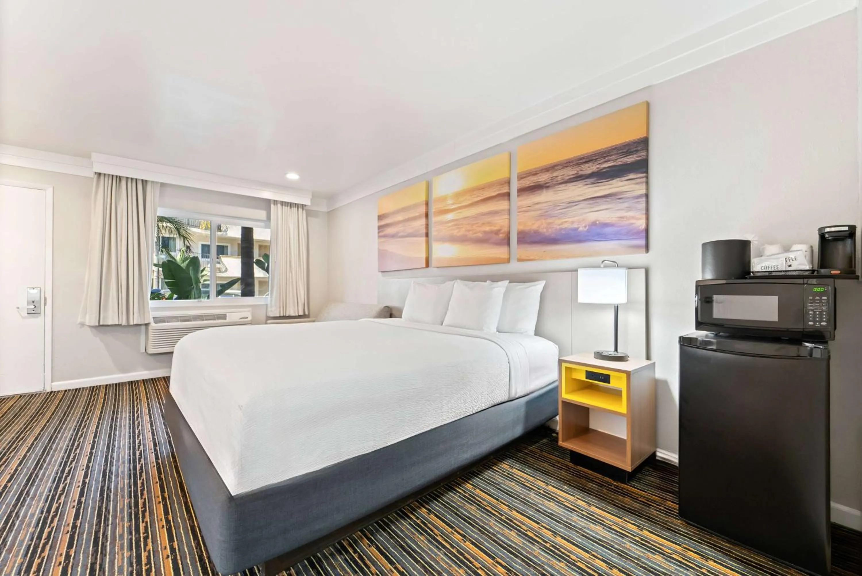 Photo of the whole room, Bed in Days Inn by Wyndham San Diego Hotel Circle