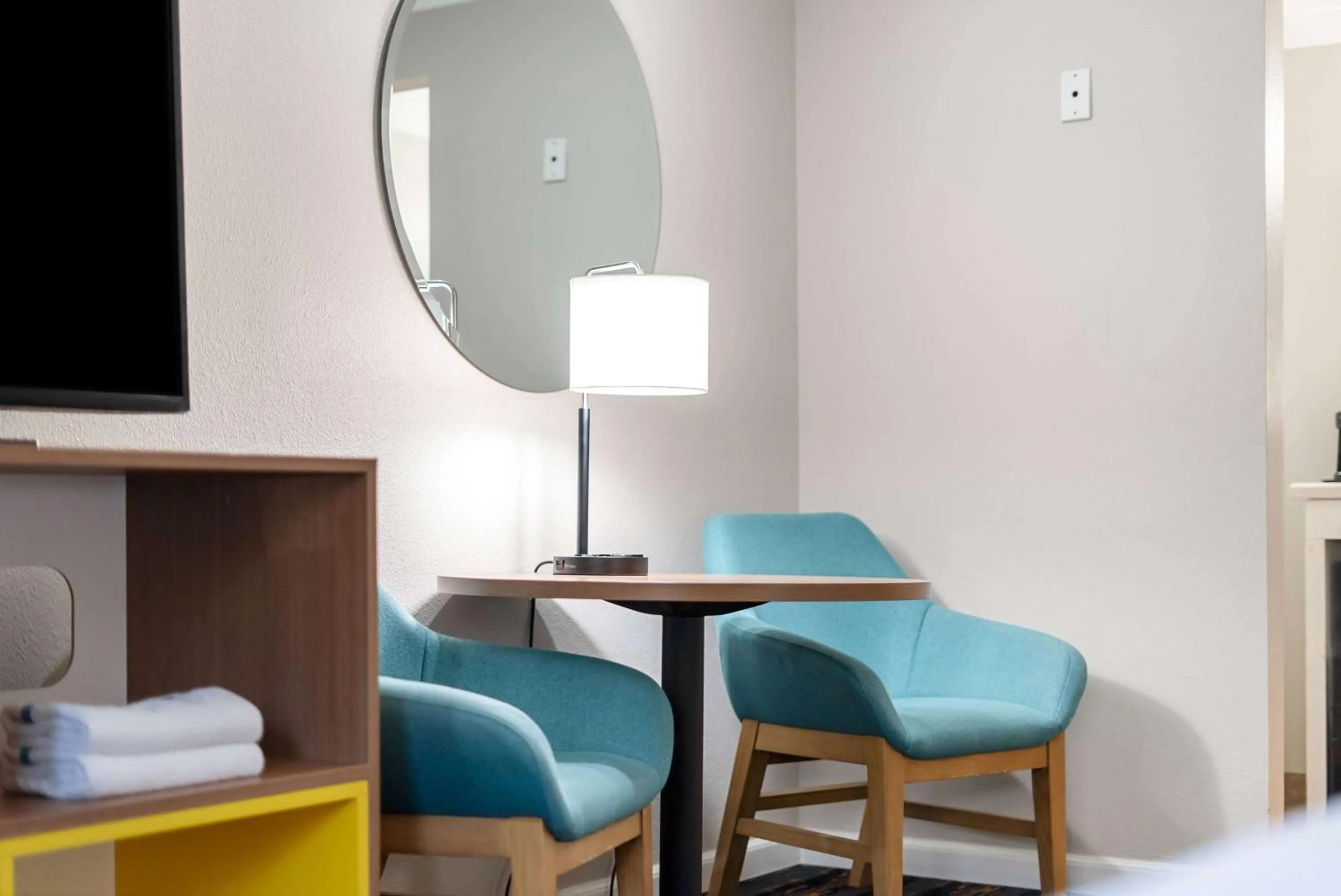 Photo of the whole room, Bed in Days Inn by Wyndham San Diego Hotel Circle