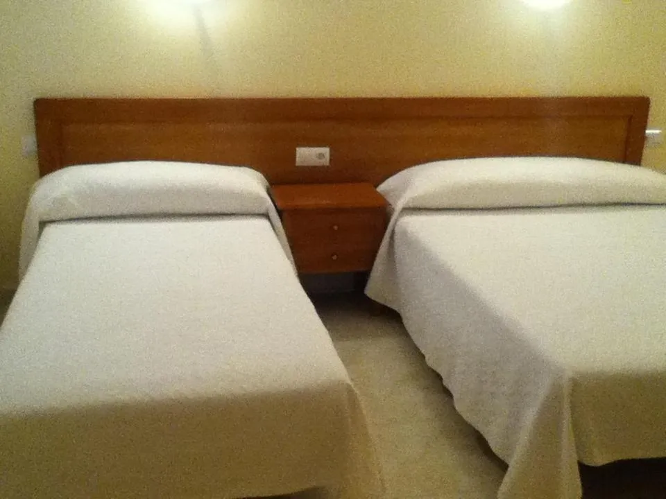 Bed in Hotel Restaurante Los Tulipanes