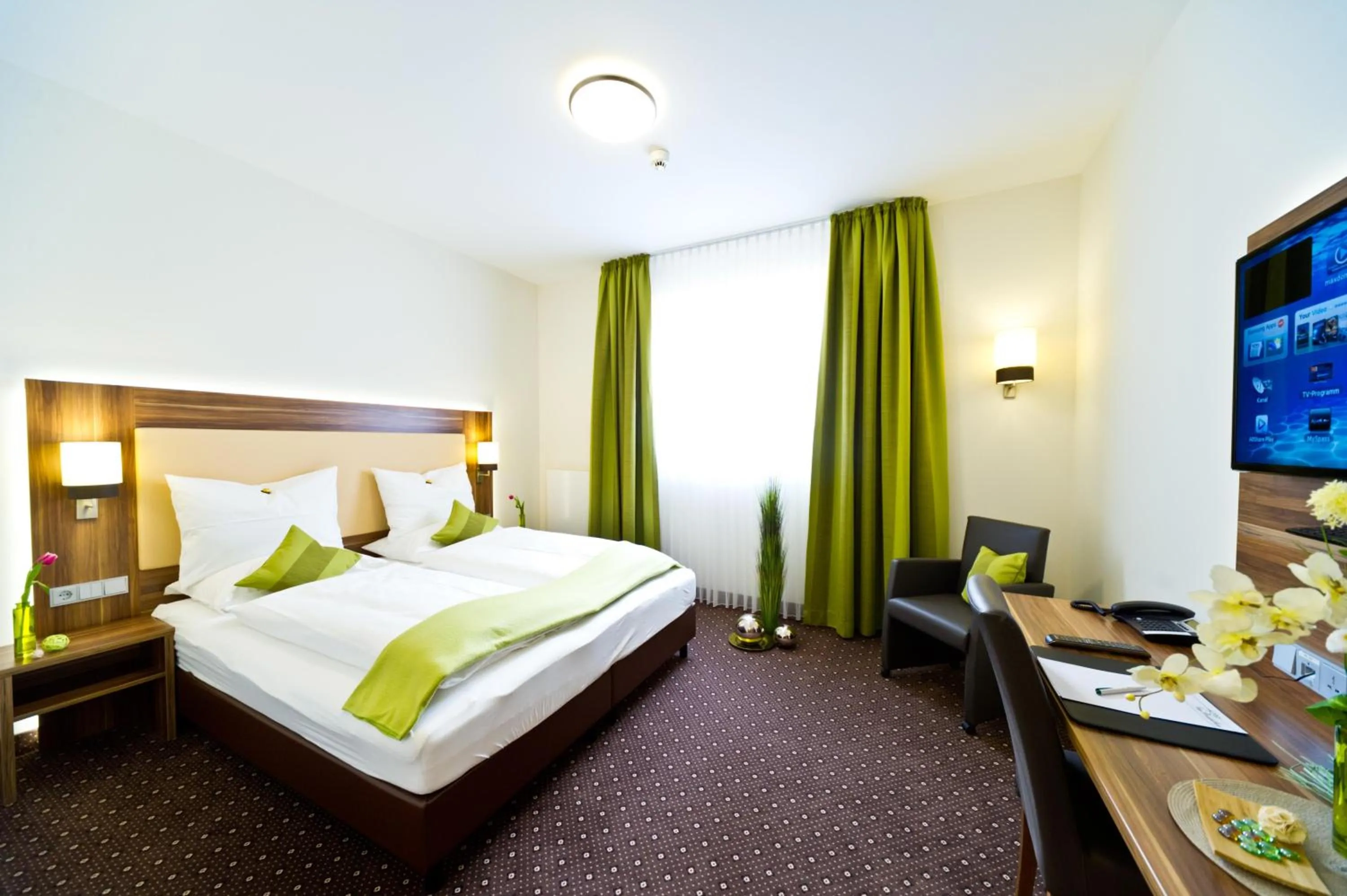 TV and multimedia, Bed in Wohlfühl-Hotel Neu Heidelberg