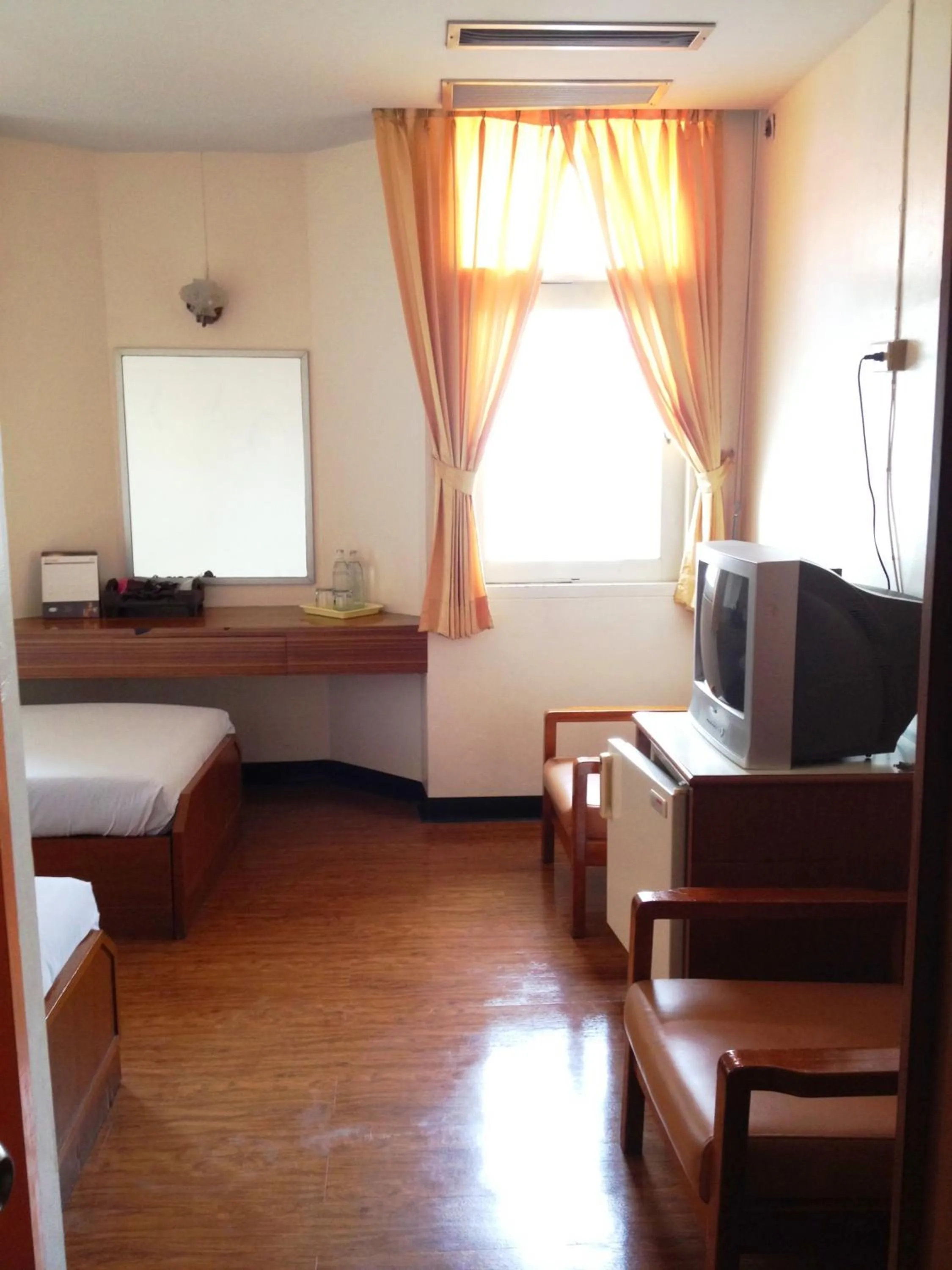 Day in Muangphol Mansion