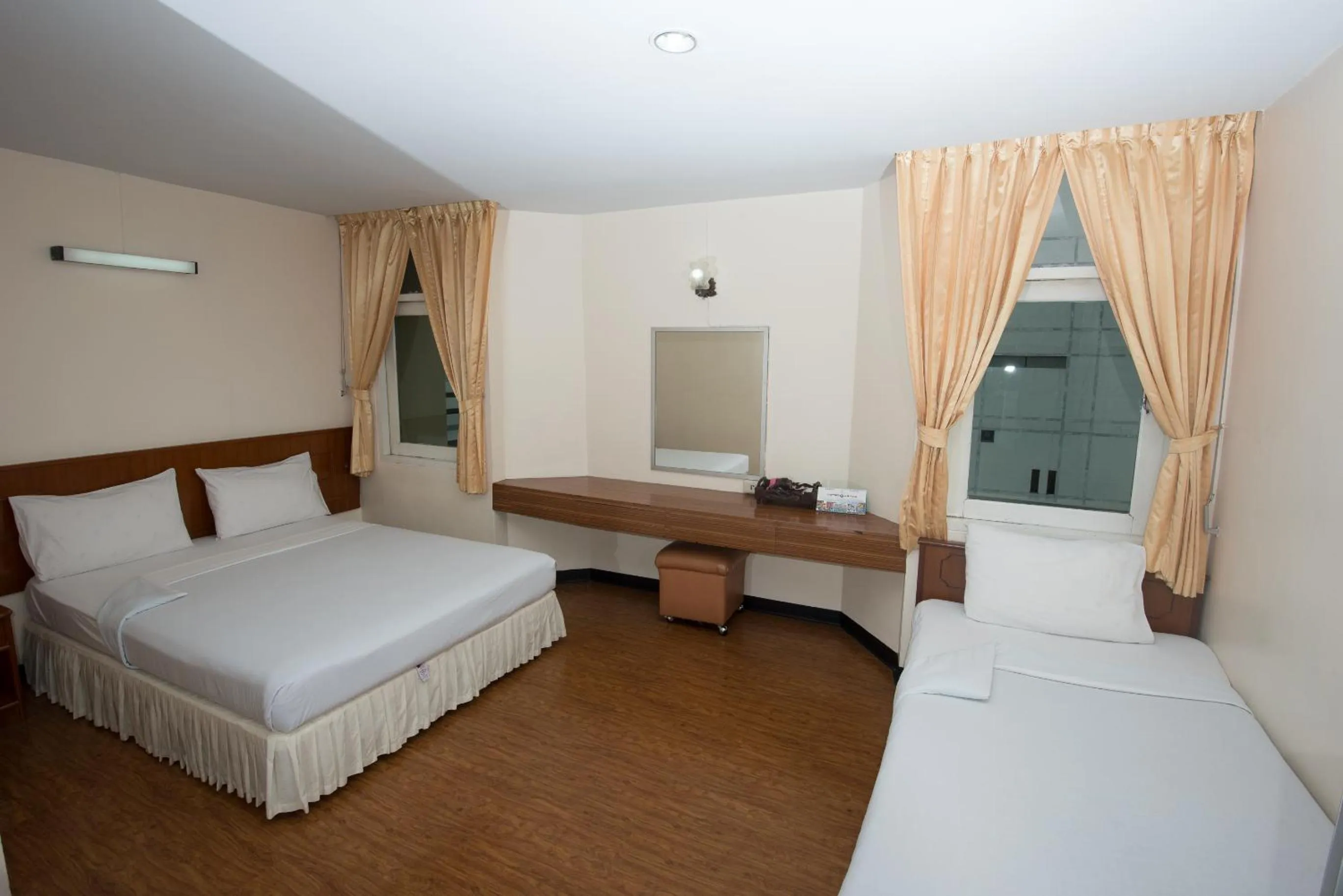 Bed in Muangphol Mansion