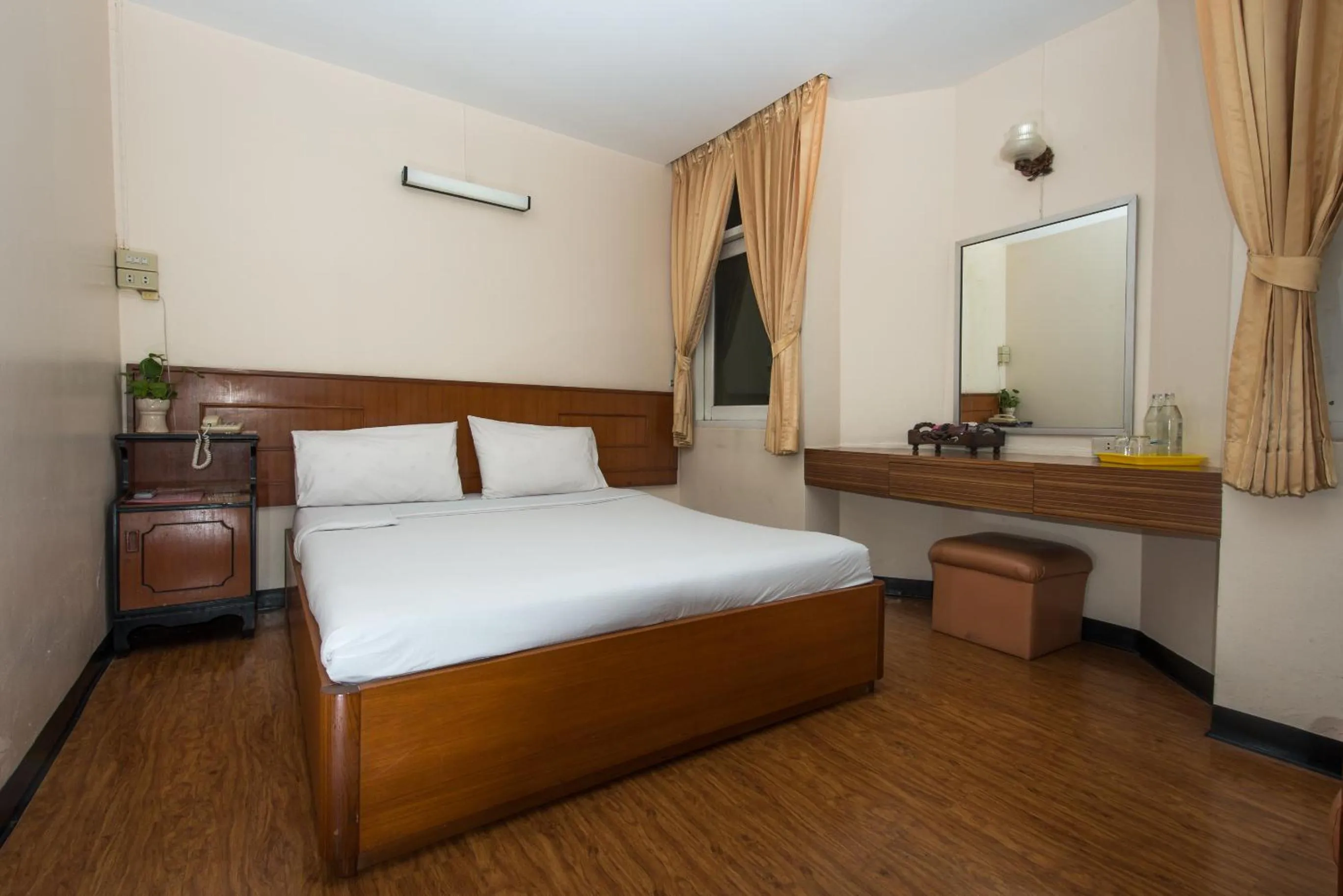 Bedroom in Muangphol Mansion