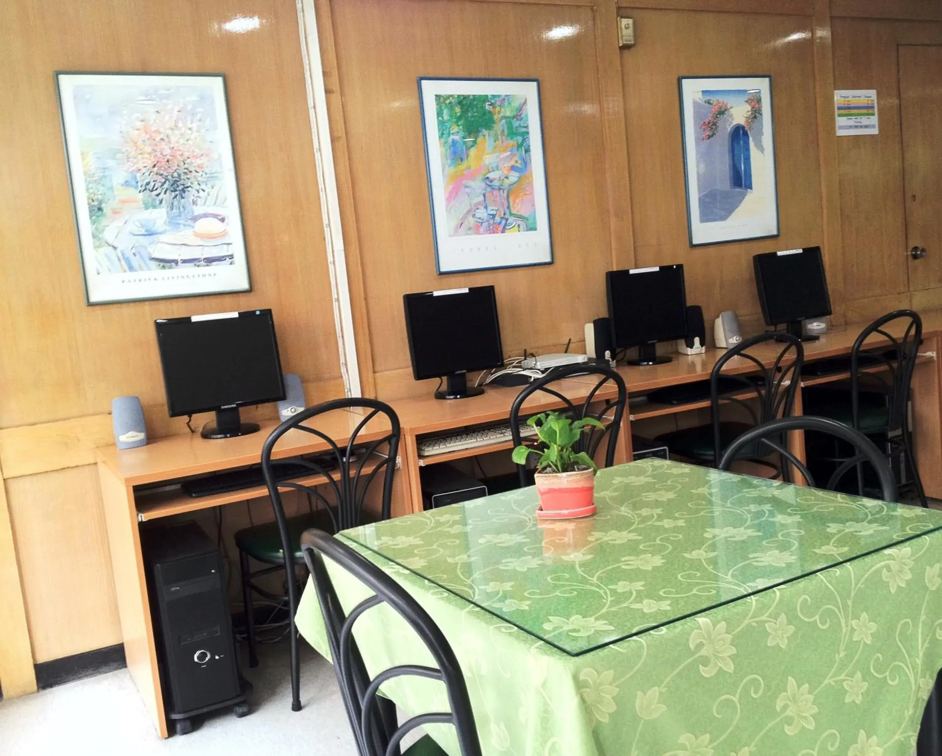 Restaurant/places to eat in Muangphol Mansion Restaurant/places to eat in Muangphol Mansion