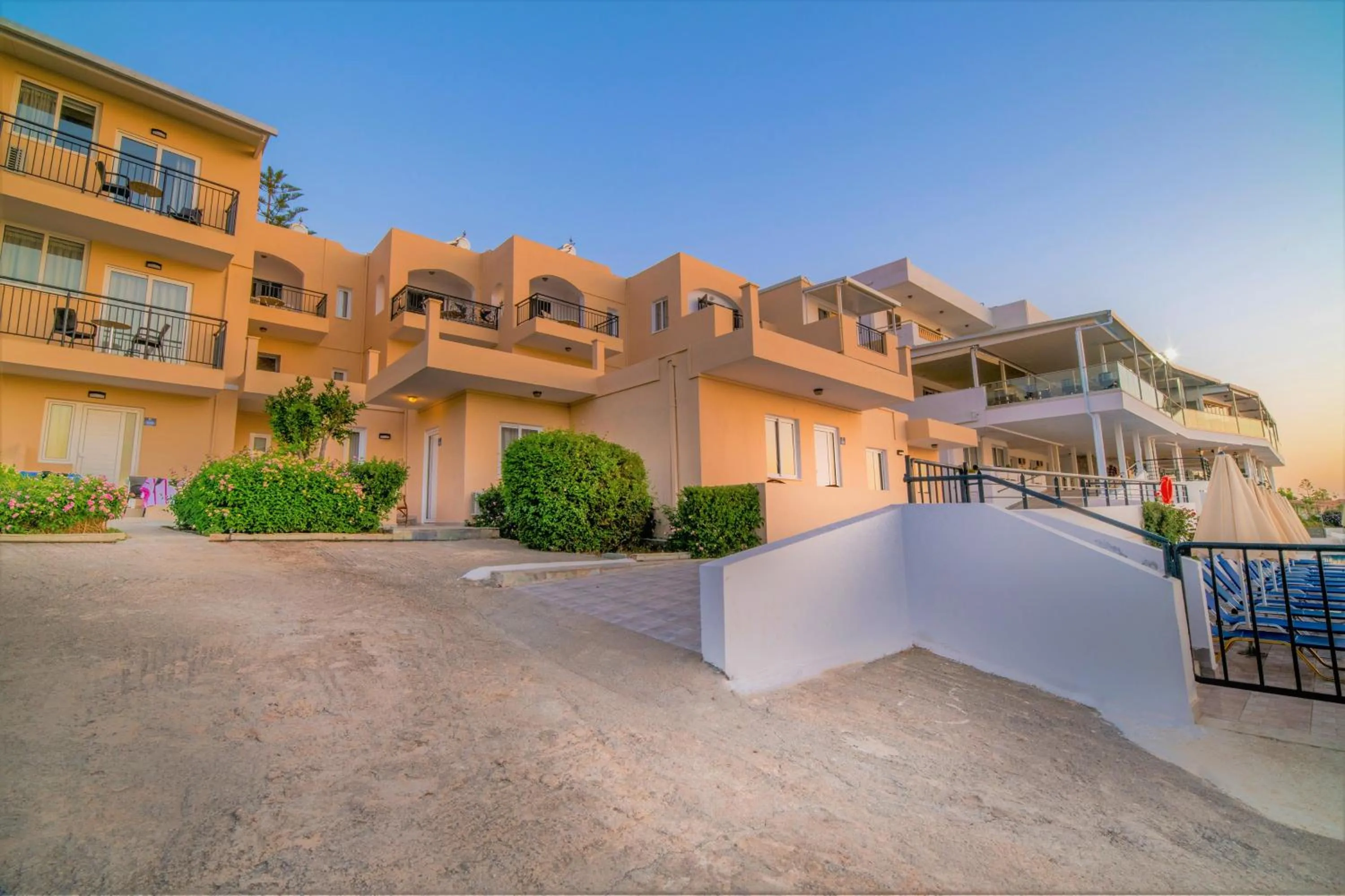 Property building in Horizon Beach