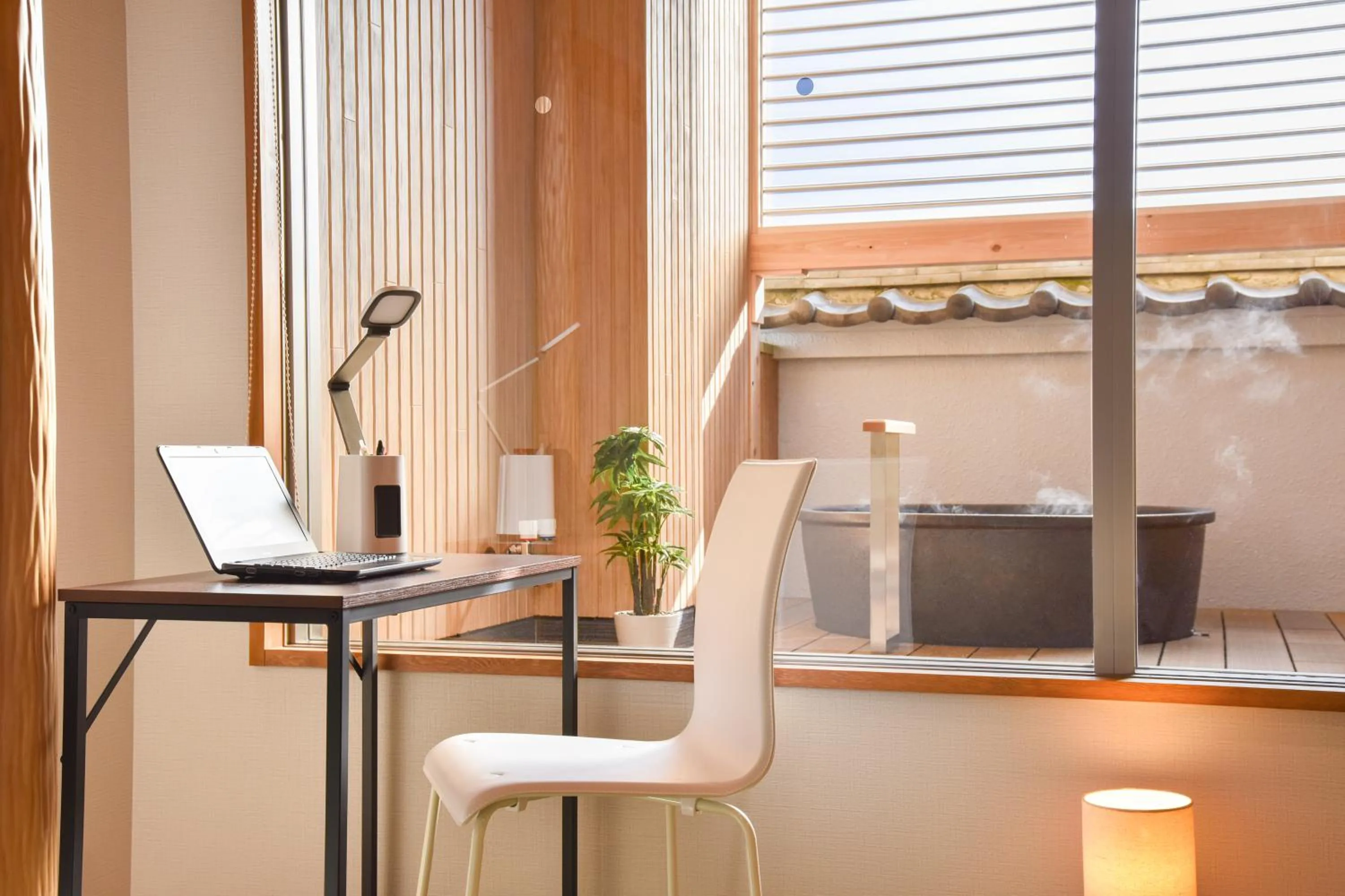 Photo of the whole room in Kokuya