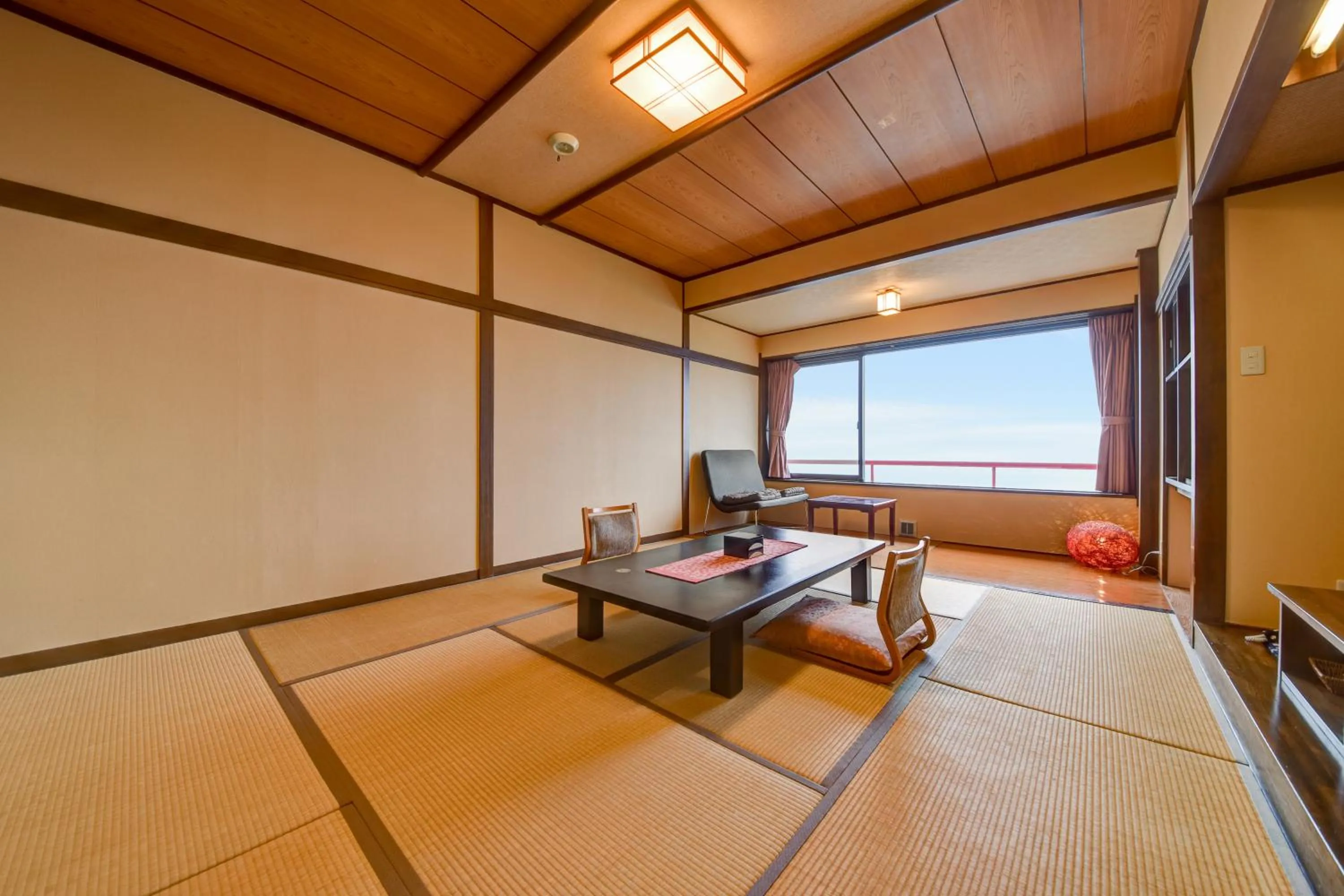 Photo of the whole room in Kokuya