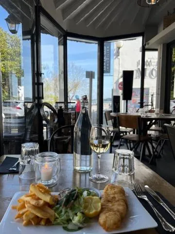 Restaurant/places to eat in Hôtel Restaurant La Voile - Le Dock'er