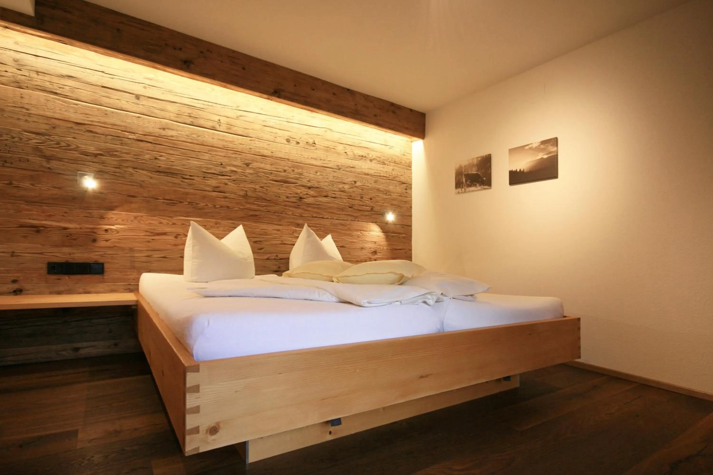 Bedroom, Bed in Hotel Alpensonne