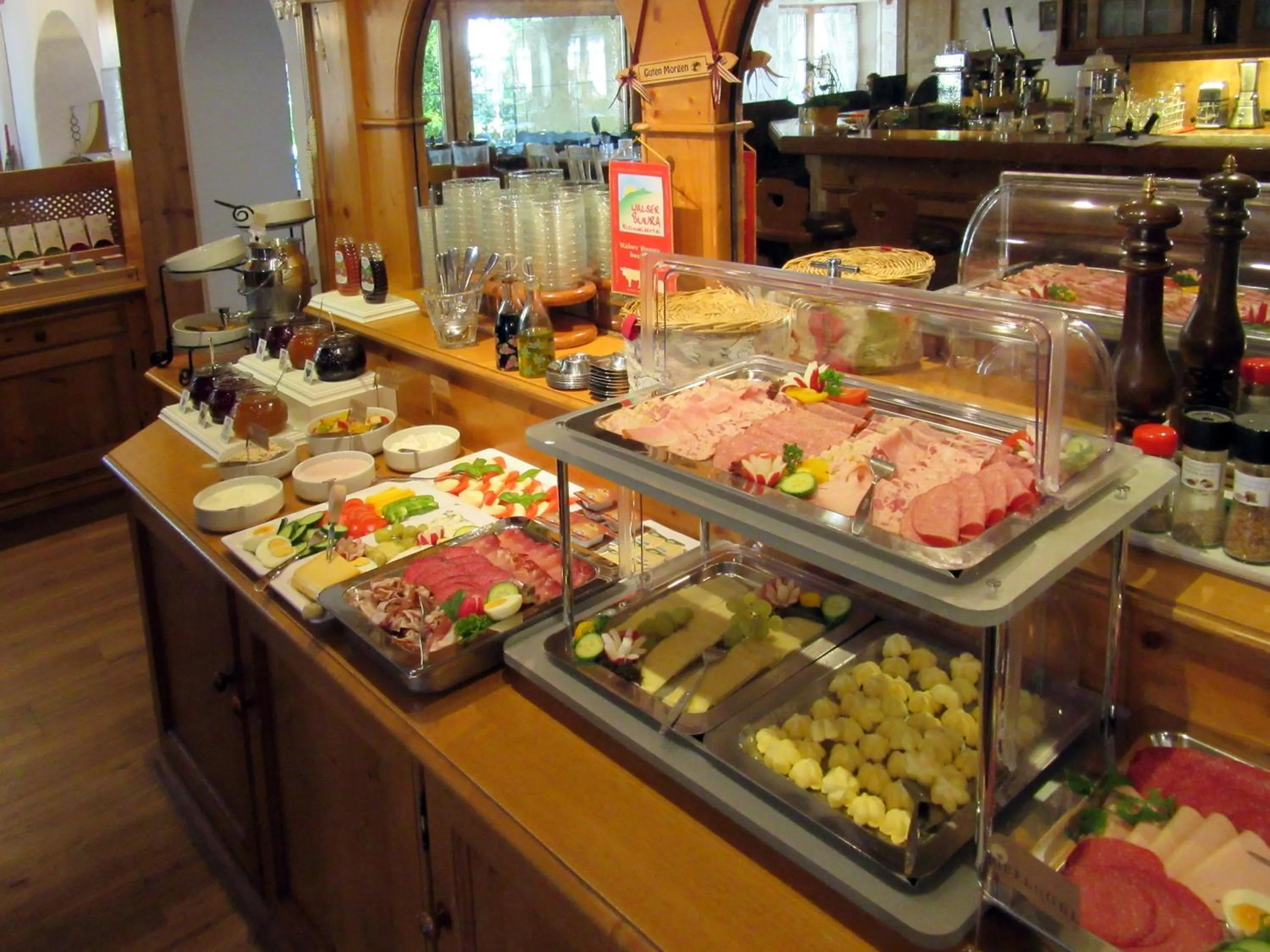 Buffet breakfast in Hotel Alpensonne