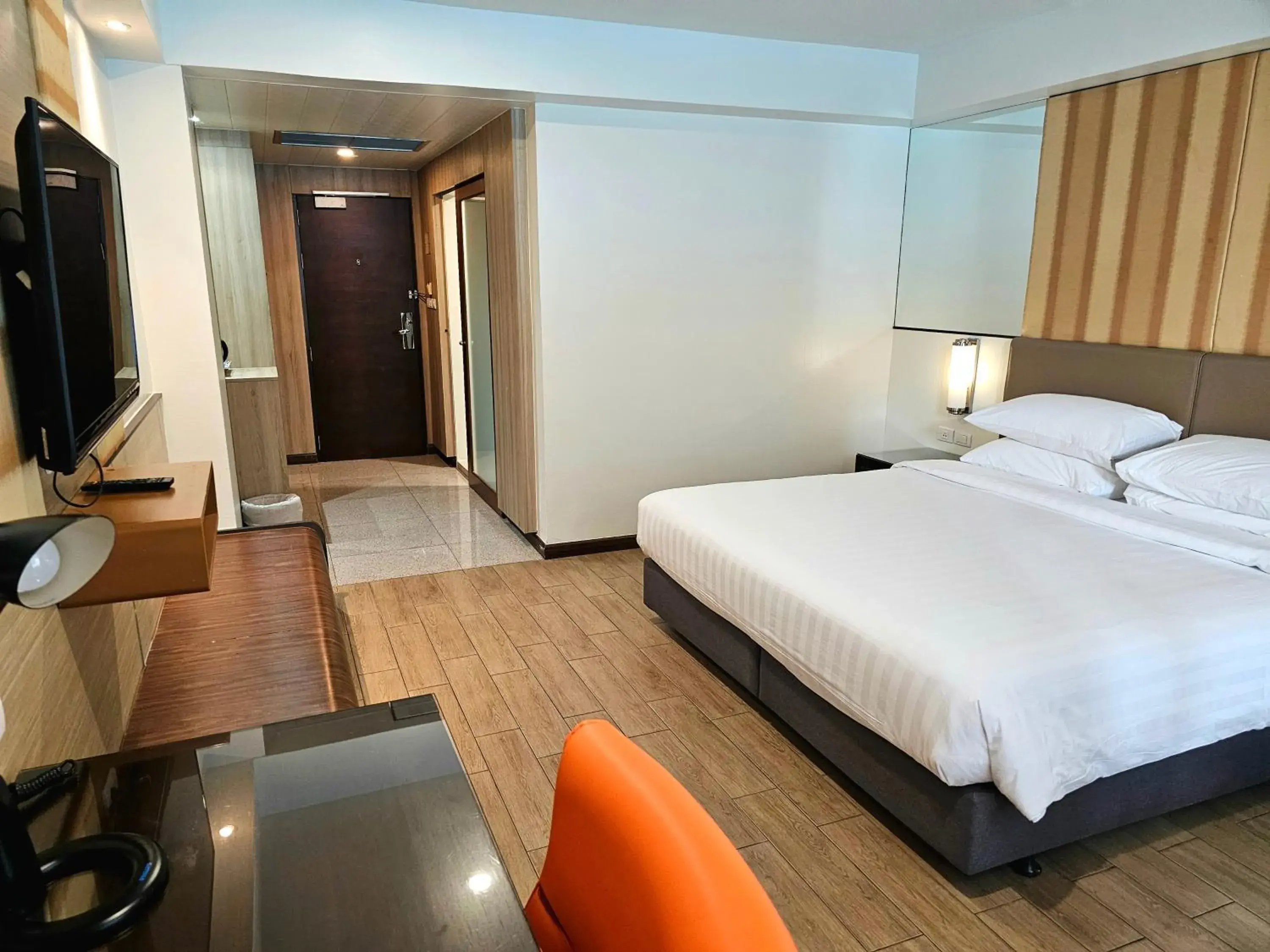 Bedroom, Bed in Dynasty Grande Hotel Bedroom, Bed in Dynasty Grande Hotel