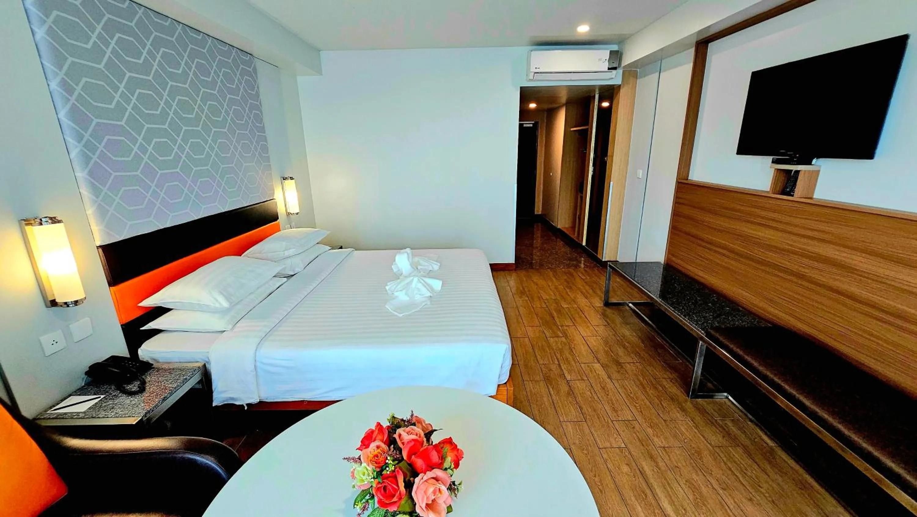 Bed in Dynasty Grande Hotel