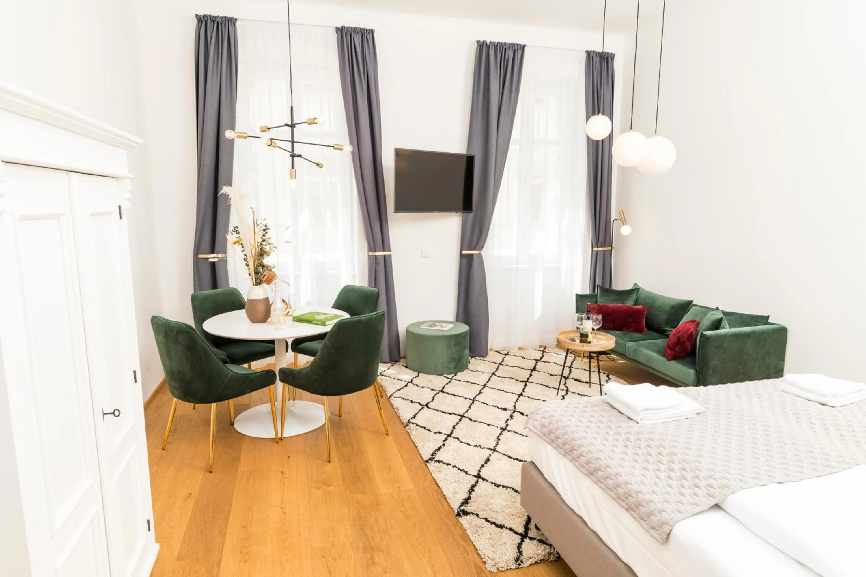 Living room, Bed in Mint@Naschmarkt Premium Apartments