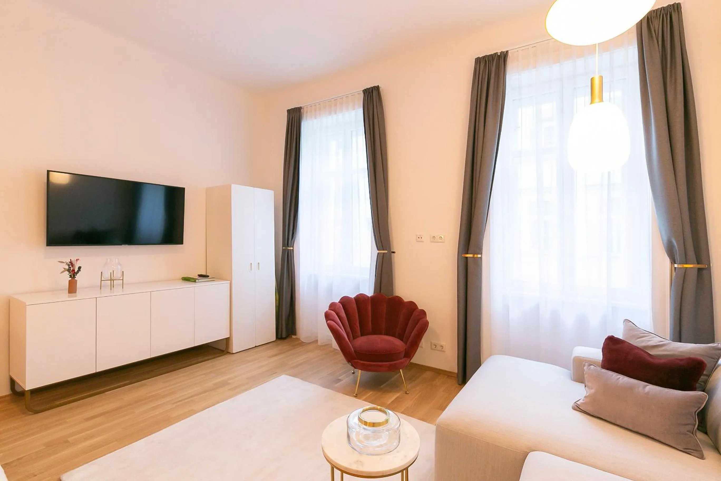 TV and multimedia, Bed in Mint@Naschmarkt Premium Apartments