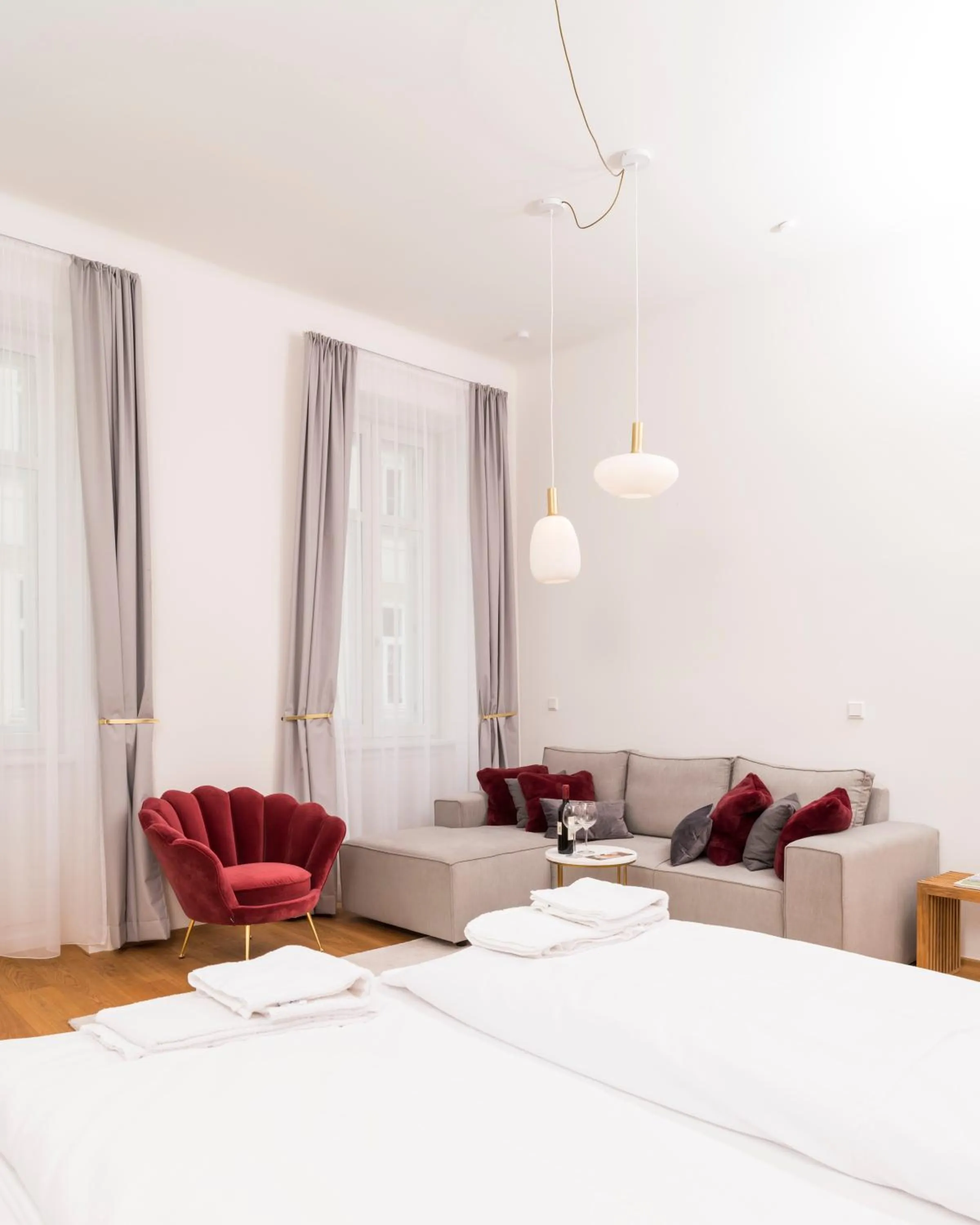 Living room, Bed in Mint@Naschmarkt Premium Apartments