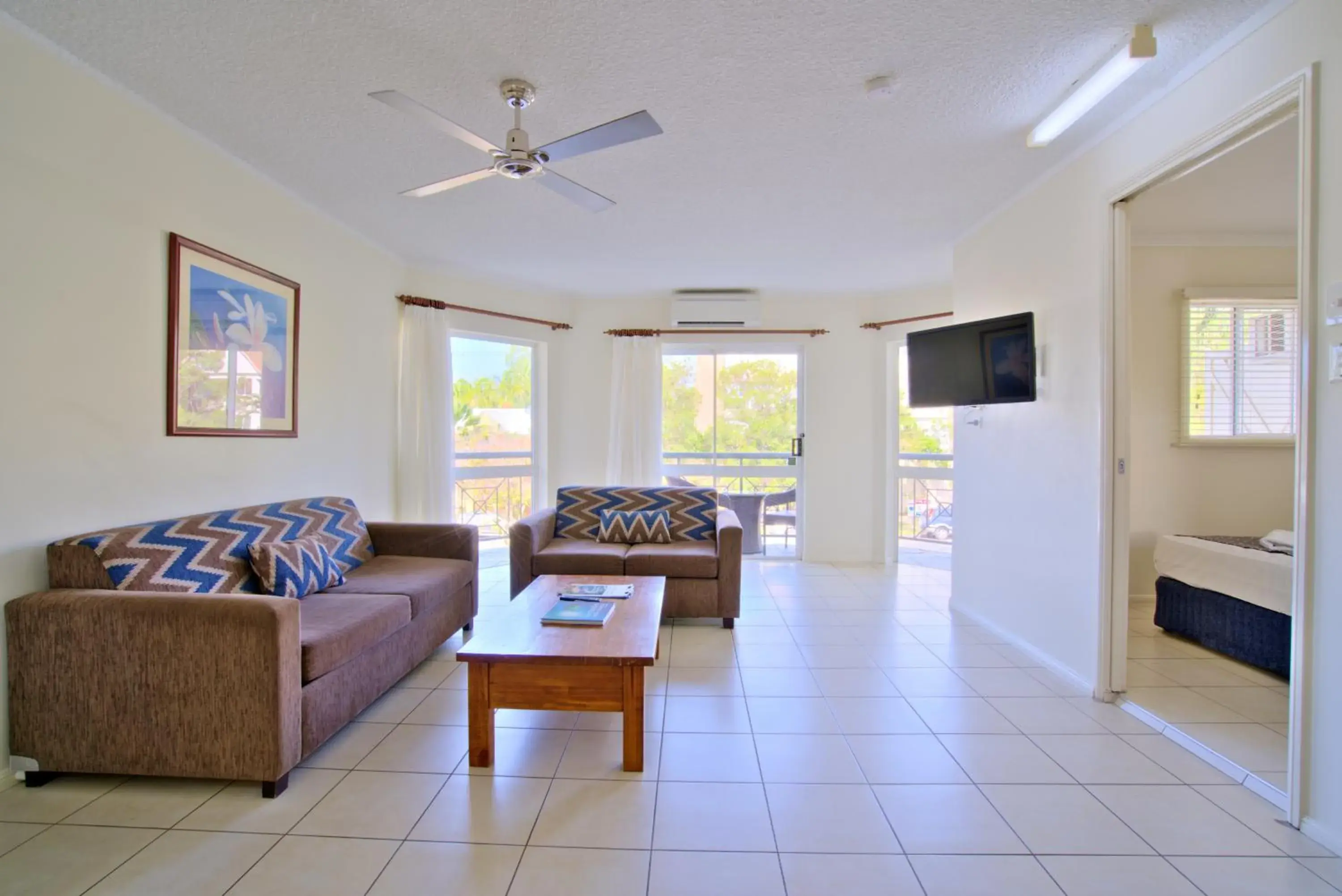 Two-Bedroom Apartment in Cairns Queenslander Hotel & Apartments Two-Bedroom Apartment in Cairns Queenslander Hotel & Apartments