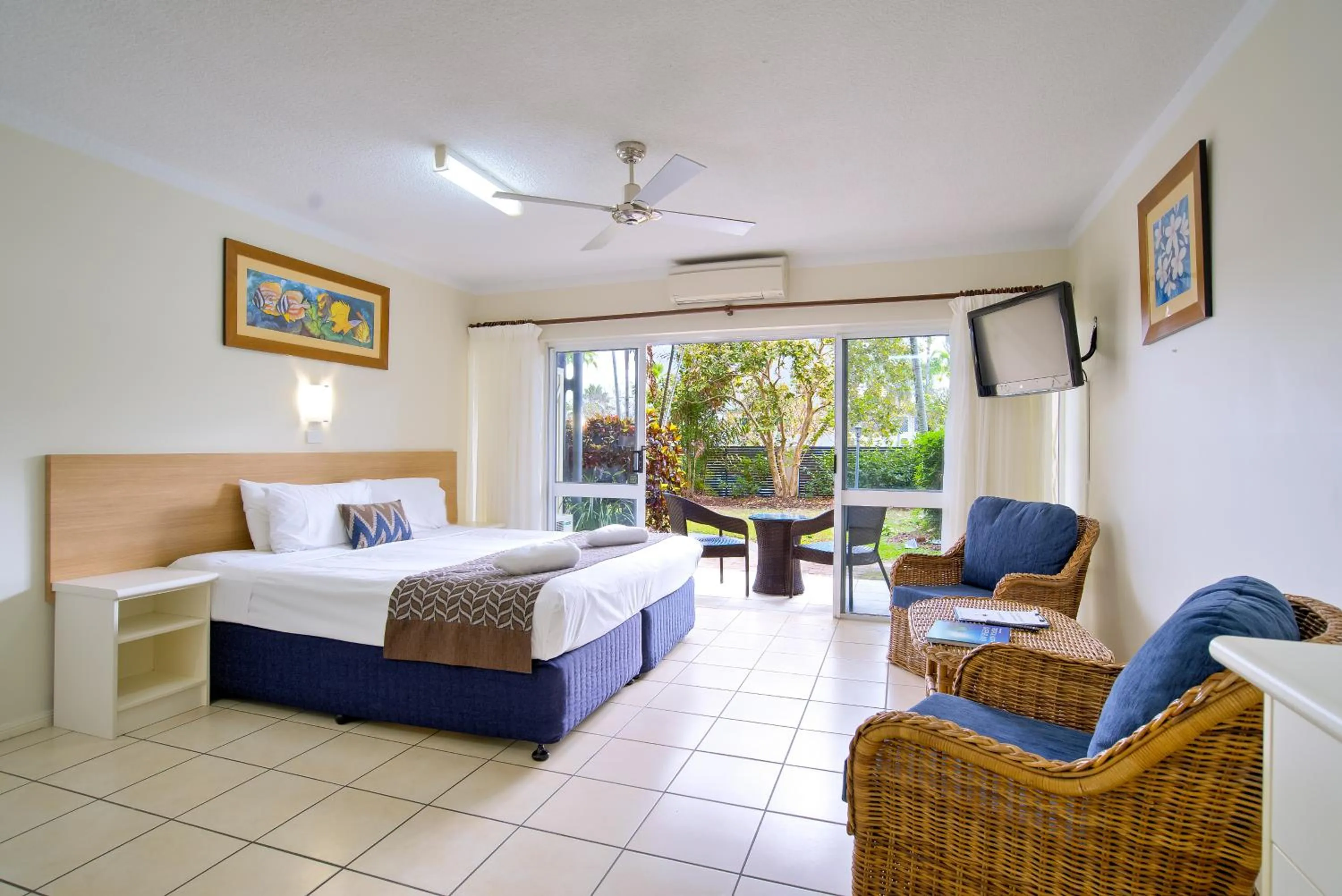 Decorative detail, Bed in Cairns Queenslander Hotel & Apartments