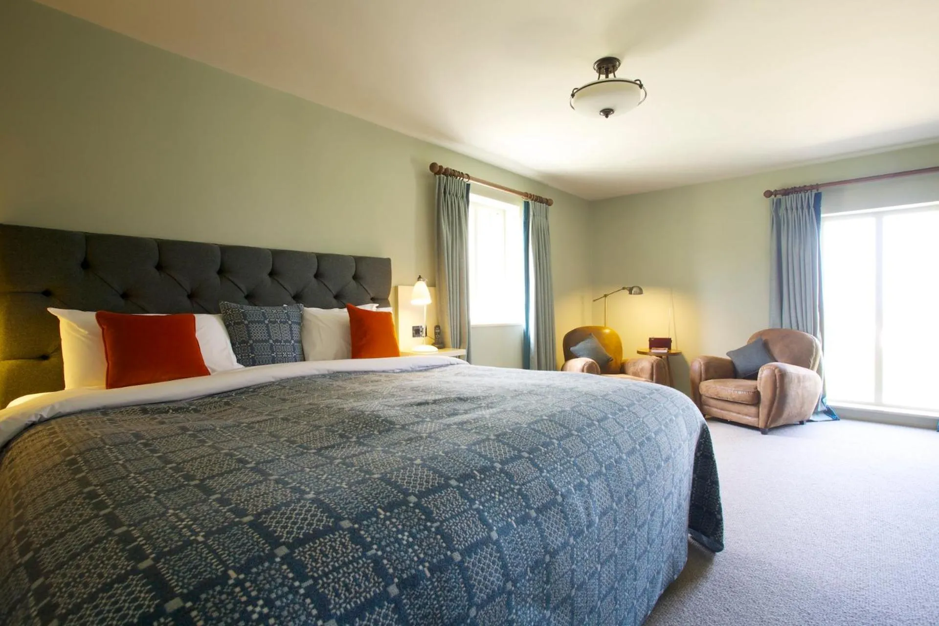 Photo of the whole room, Bed in The Plume of Feathers