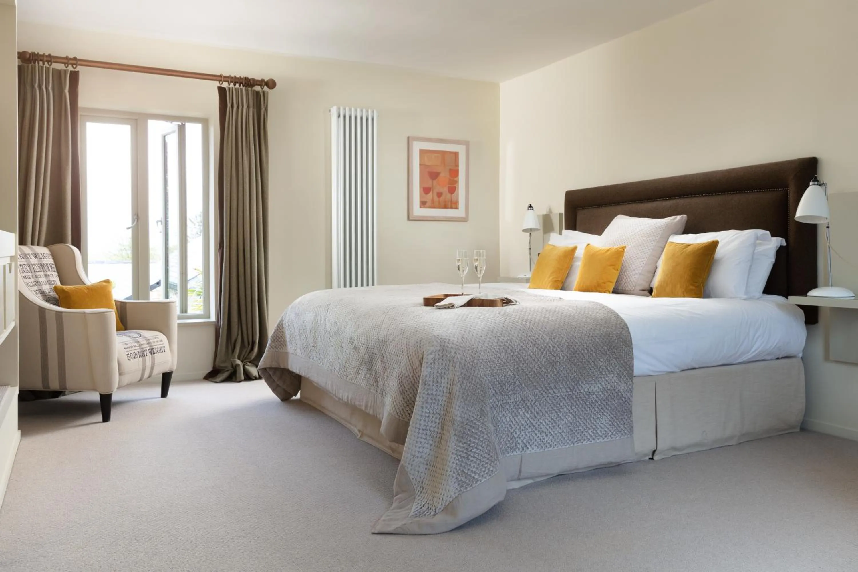 Bedroom, Bed in The Plume of Feathers