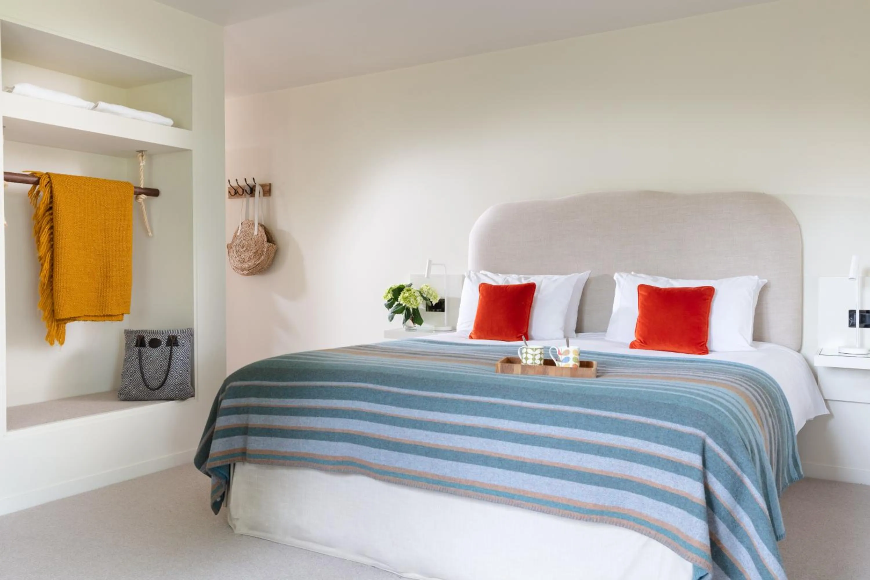 Bedroom, Bed in The Plume of Feathers