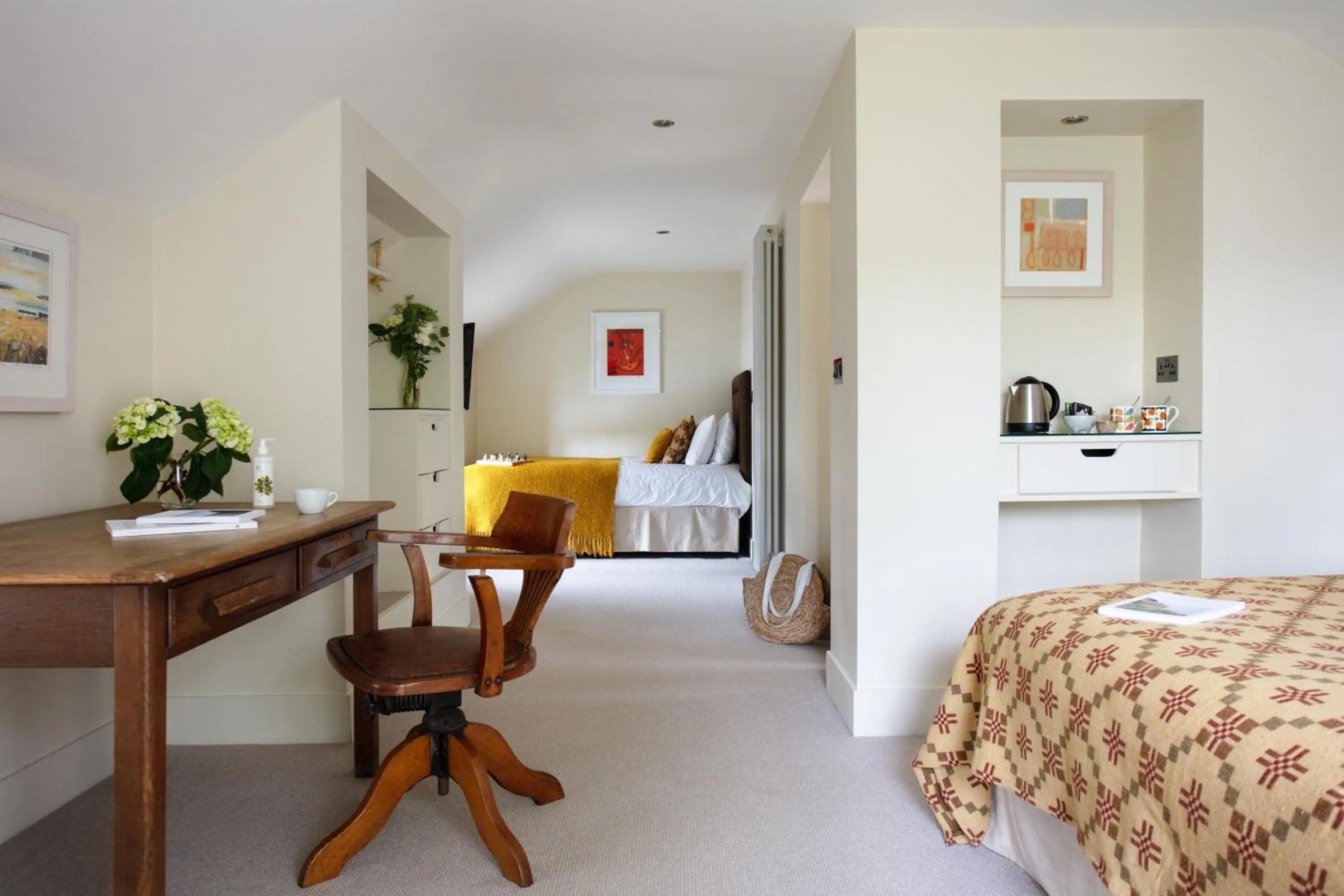 Bedroom, Bed in The Plume of Feathers